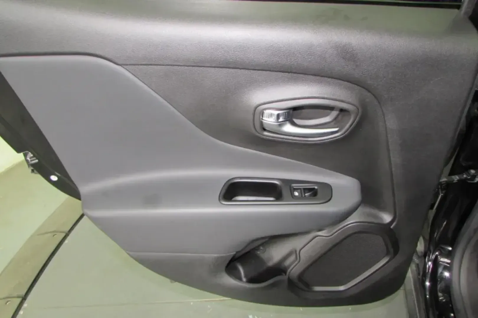 2022 /Ski Gray/Black Leather Jeep Renegade Limited (ZACNJDD17NP) with an Other engine, Automatic transmission, located at 12830 Highway 21, De Soto, MO, 63020, (636) 337-7777, 38.153099, -90.573624 - USED 2022 Jeep Renegade Limited from Pettus Chrysler Dodge Jeep Ram De Soto, De Soto MO. - Photo#24