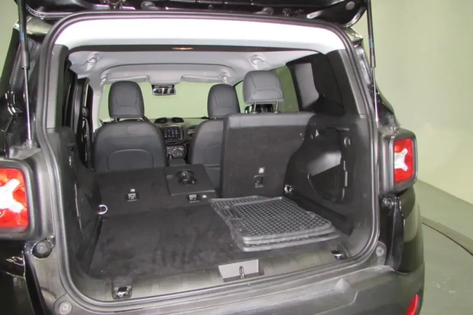 2022 /Ski Gray/Black Leather Jeep Renegade Limited (ZACNJDD17NP) with an Other engine, Automatic transmission, located at 12830 Highway 21, De Soto, MO, 63020, (636) 337-7777, 38.153099, -90.573624 - USED 2022 Jeep Renegade Limited from Pettus Chrysler Dodge Jeep Ram De Soto, De Soto MO. - Photo#28