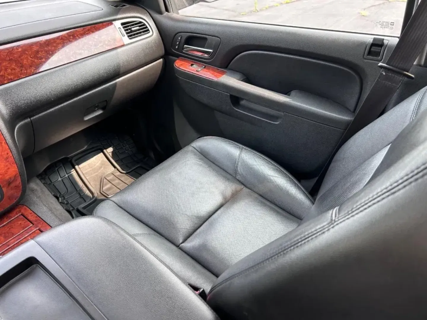 2013 /Ebony Leather Chevrolet Suburban 1500 LTZ (1GNSKKE78DR) with an Vortec 5.3L V8 SFI FlexFuel engine, Automatic transmission, located at 970 Woodlawn Dr., Farmington, MO, 63640, (573) 431-7800, 37.825642, -90.468674 - USED 2013 Chevrolet Suburban 1500 LTZ from Pettus CDJR Farmington, Farmington MO. - Photo#19