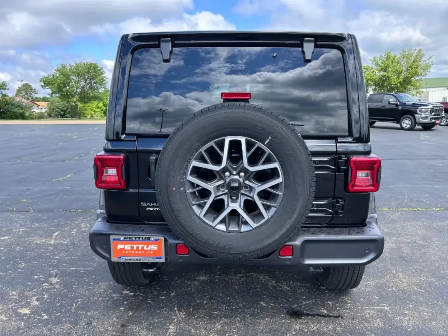 2025 /Black Leather Jeep Wrangler Sahara (1C4PJXEG1SW) with an 3.6L V6 engine, Automatic transmission, located at 970 Woodlawn Dr., Farmington, MO, 63640, (573) 431-7800, 37.825642, -90.468674 - **Unleash Adventure with the 2025 Jeep Wrangler Sahara at Pettus CDJR Farmington!**<br /> <br /> If you're seeking a vehicle that embodies freedom and adventure, look no further than the stunning 2025 Jeep Wrangler Sahara, now available at Pettus CDJR Farmington. Located at 970 Woodlawn Drive, Farmi - Photo#3