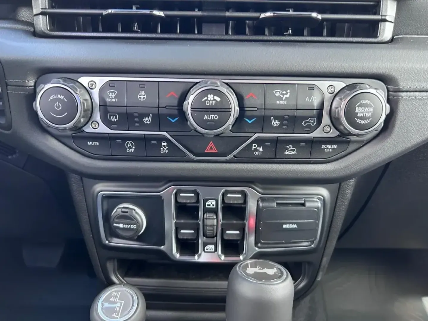 2025 /Black Leather Jeep Wrangler Sahara (1C4PJXEG1SW) with an 3.6L V6 engine, Automatic transmission, located at 970 Woodlawn Dr., Farmington, MO, 63640, (573) 431-7800, 37.825642, -90.468674 - **Unleash Adventure with the 2025 Jeep Wrangler Sahara at Pettus CDJR Farmington!**<br /> <br /> If you're seeking a vehicle that embodies freedom and adventure, look no further than the stunning 2025 Jeep Wrangler Sahara, now available at Pettus CDJR Farmington. Located at 970 Woodlawn Drive, Farmi - Photo#14