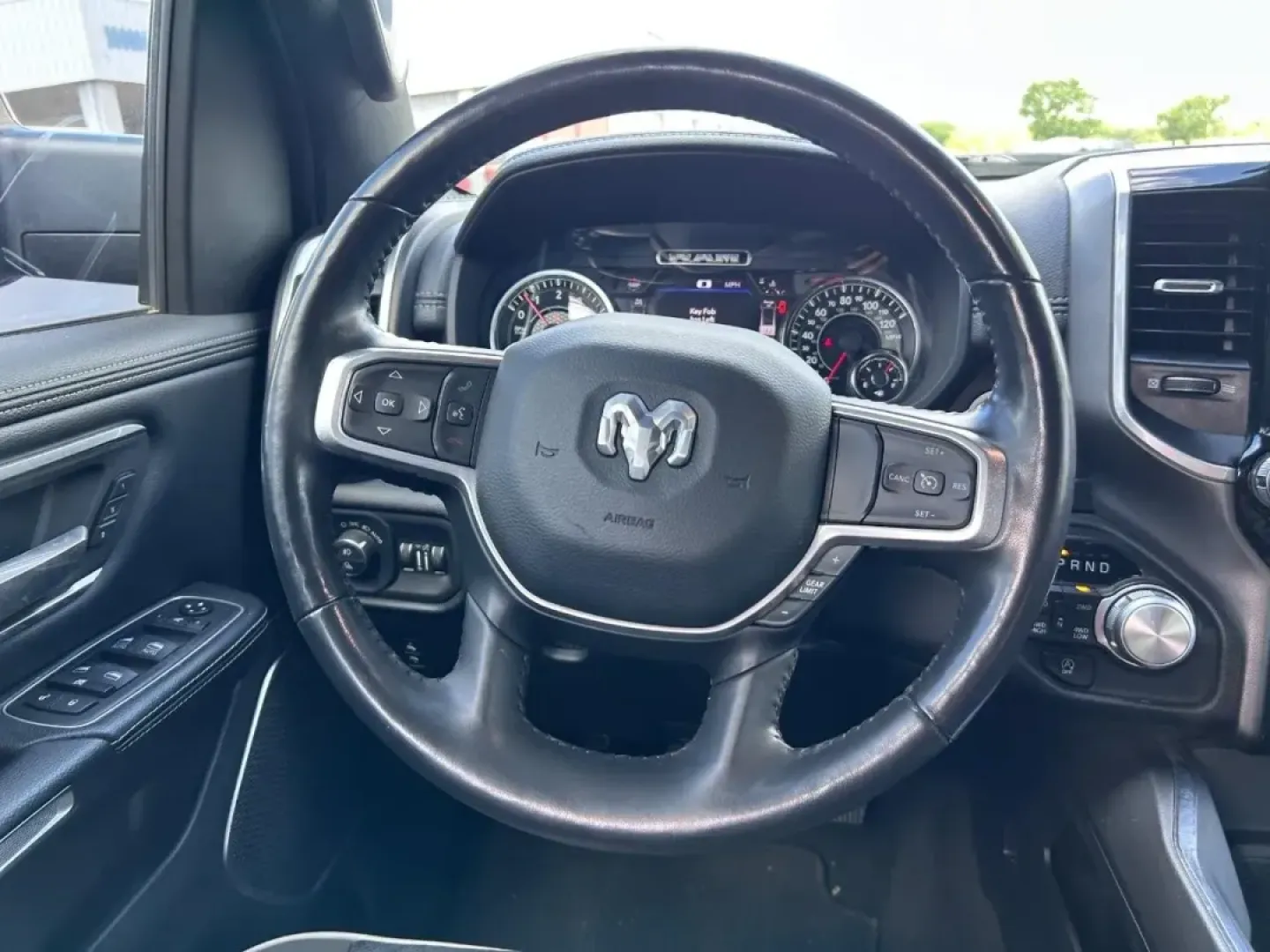 2020 /Black Leather Ram 1500 Laramie (1C6SRFJT0LN) with an 5.7L engine, located at 970 Woodlawn Dr., Farmington, MO, 63640, (573) 431-7800, 37.825642, -90.468674 - USED 2020 Ram 1500 Laramie from Pettus CDJR Farmington, Farmington MO. - Photo#10