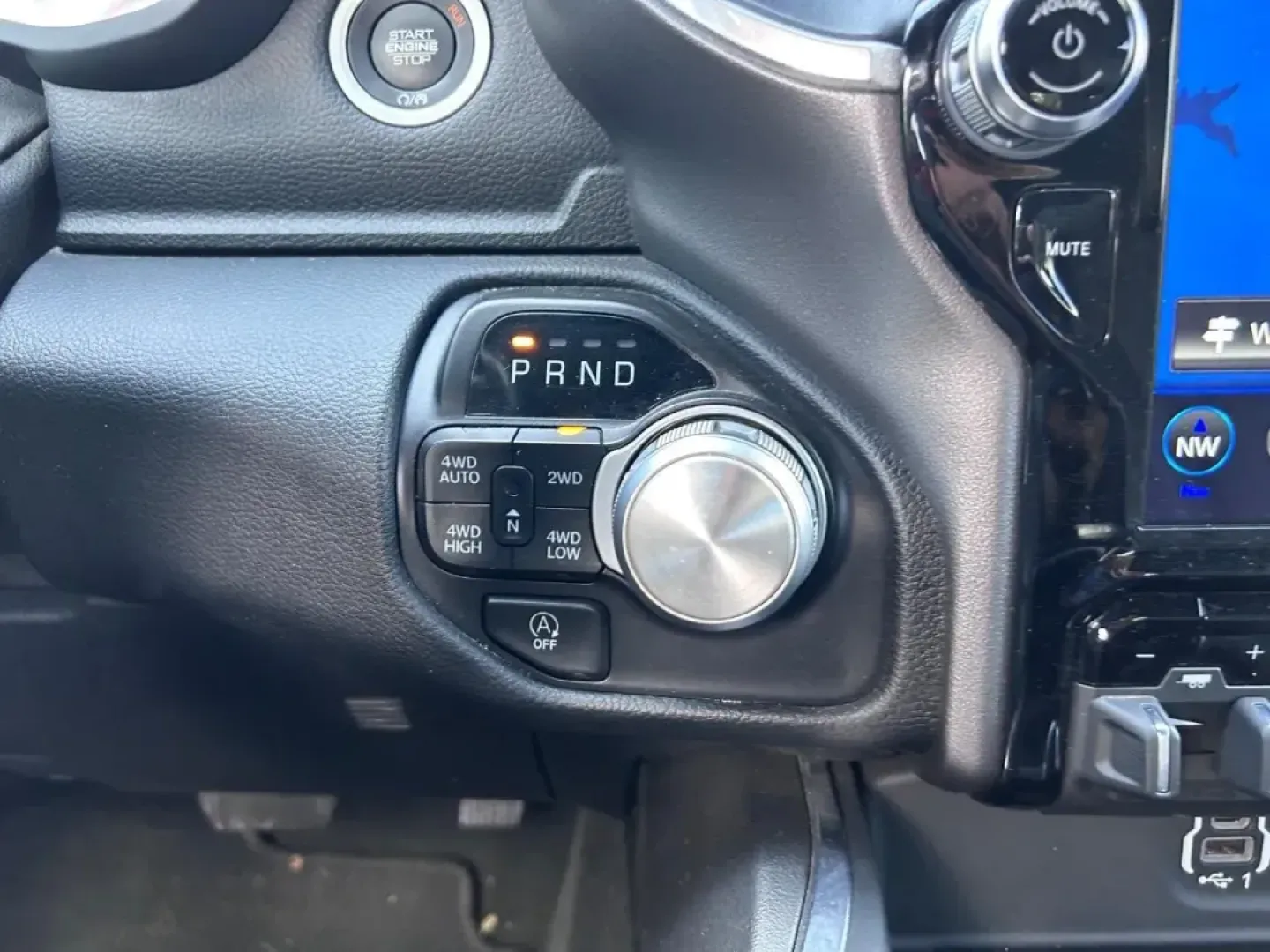 2020 /Black Leather Ram 1500 Laramie (1C6SRFJT0LN) with an 5.7L engine, located at 970 Woodlawn Dr., Farmington, MO, 63640, (573) 431-7800, 37.825642, -90.468674 - USED 2020 Ram 1500 Laramie from Pettus CDJR Farmington, Farmington MO. - Photo#17