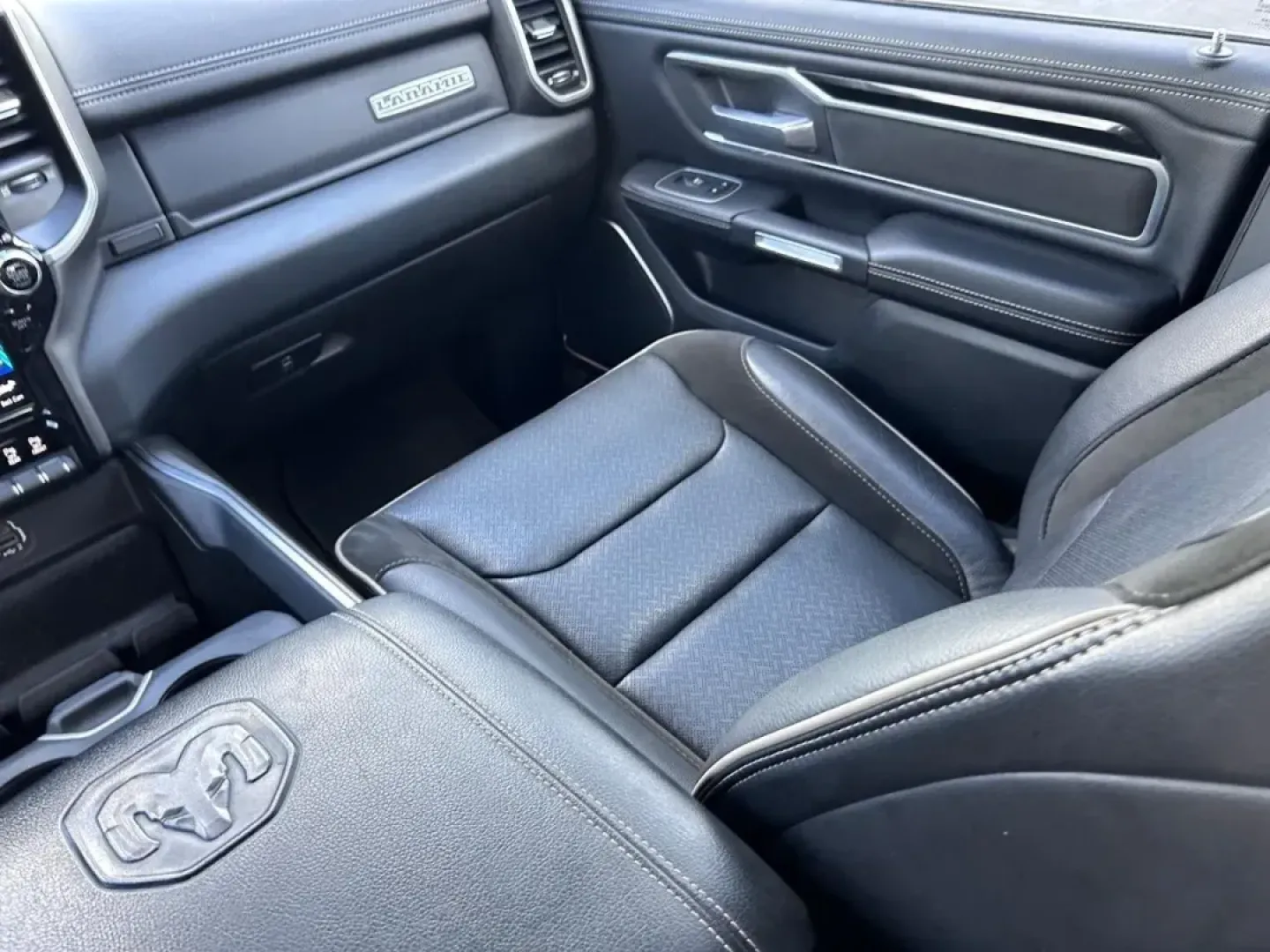 2020 /Black Leather Ram 1500 Laramie (1C6SRFJT0LN) with an 5.7L engine, located at 970 Woodlawn Dr., Farmington, MO, 63640, (573) 431-7800, 37.825642, -90.468674 - USED 2020 Ram 1500 Laramie from Pettus CDJR Farmington, Farmington MO. - Photo#18
