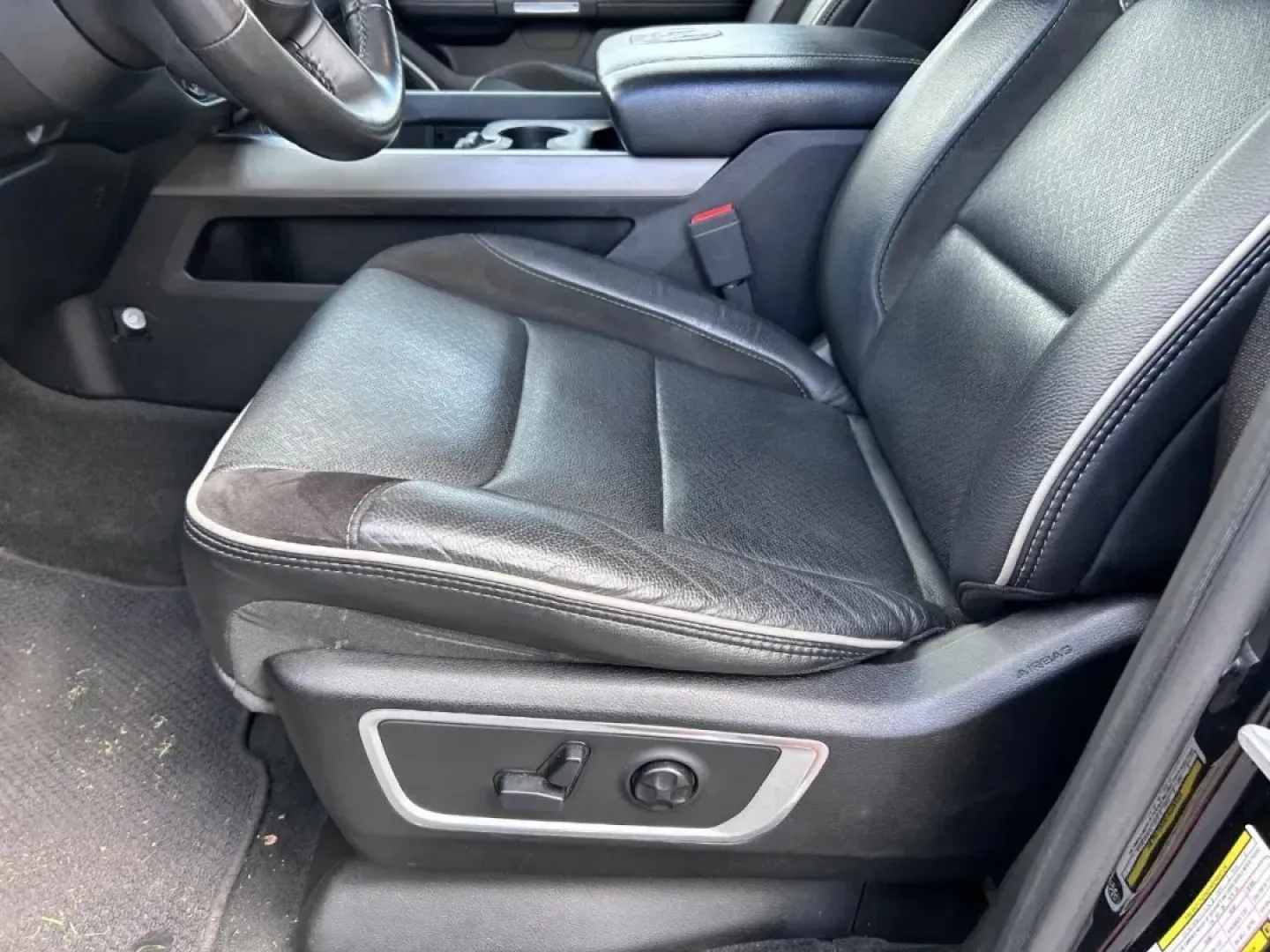 2020 /Black Leather Ram 1500 Laramie (1C6SRFJT0LN) with an 5.7L engine, located at 970 Woodlawn Dr., Farmington, MO, 63640, (573) 431-7800, 37.825642, -90.468674 - USED 2020 Ram 1500 Laramie from Pettus CDJR Farmington, Farmington MO. - Photo#21