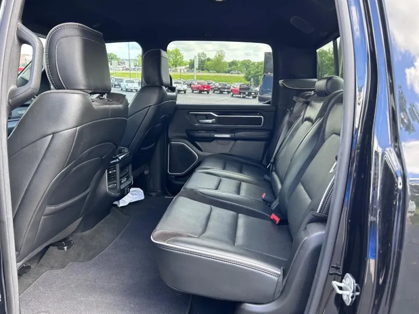 2020 /Black Leather Ram 1500 Laramie (1C6SRFJT0LN) with an 5.7L engine, located at 970 Woodlawn Dr., Farmington, MO, 63640, (573) 431-7800, 37.825642, -90.468674 - USED 2020 Ram 1500 Laramie from Pettus CDJR Farmington, Farmington MO. - Photo#8