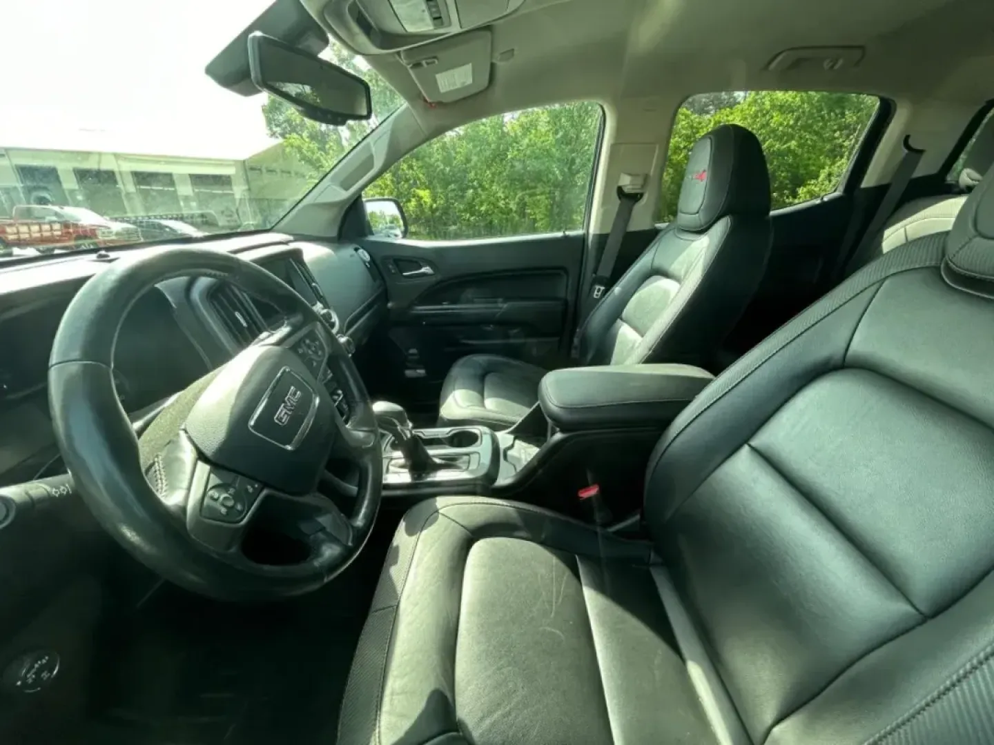 2022 /Jet Black/Kalahari Leather GMC Canyon AT4 w/Leather (1GTG6FEN2N1) with an 3.6L DI DOHC V6 VVT engine, located at 970 Woodlawn Dr., Farmington, MO, 63640, (573) 431-7800, 37.825642, -90.468674 - Discover the perfect blend of rugged performance and refined style with the 2022 GMC Canyon AT4, now available at Pettus CDJR Farmington. Whether you're a weekend adventurer seeking thrilling off-road experiences or a city dweller looking for a reliable truck for your daily commutes, this pre-owned - Photo#2