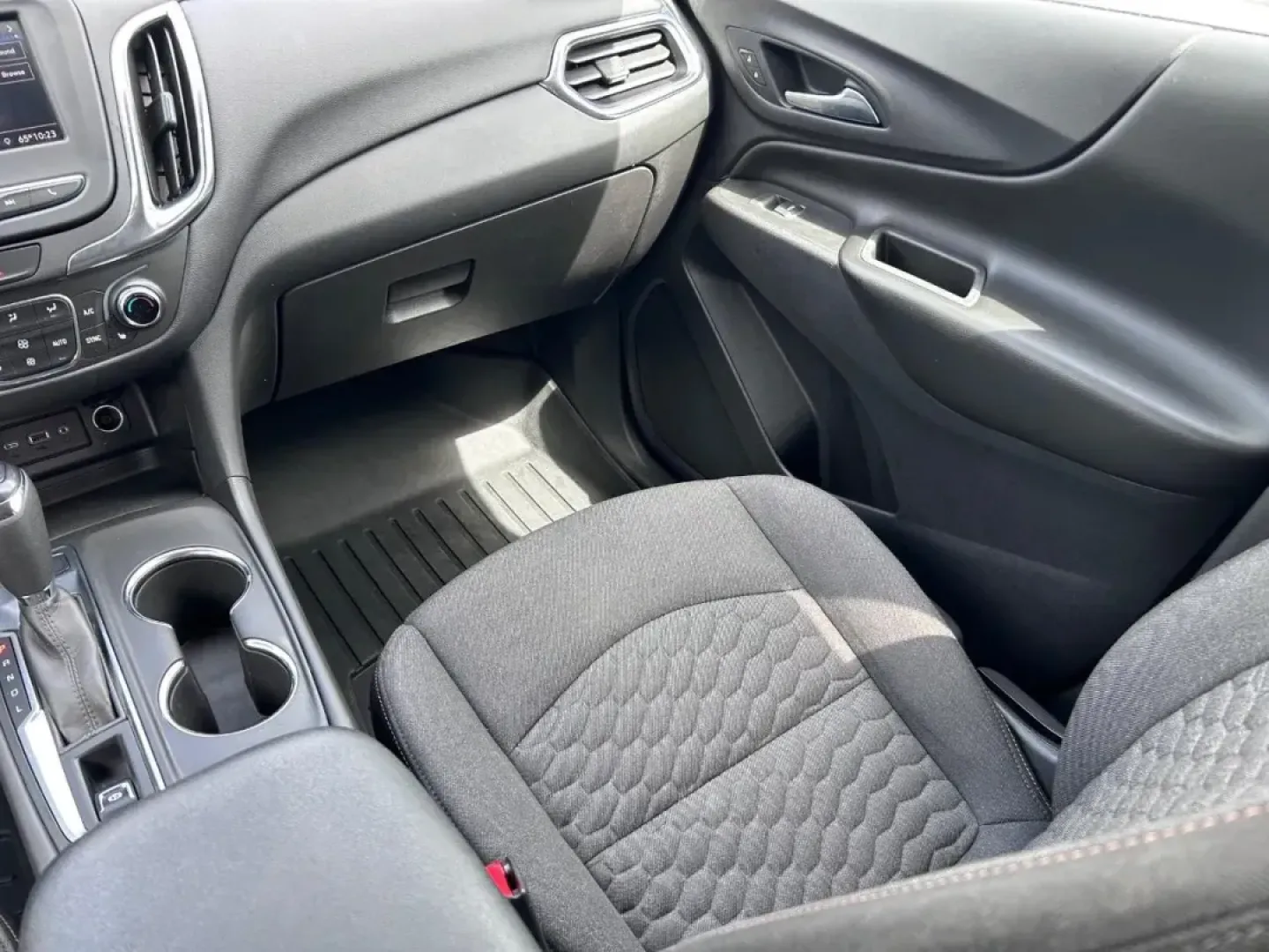 2021 /Medium Ash Gray Cloth Chevrolet Equinox LT (3GNAXUEV8MS) with an 1.5L Turbo DOHC 4-cylinder / SIDI / VVT engine, Automatic transmission, located at 970 Woodlawn Dr., Farmington, MO, 63640, (573) 431-7800, 37.825642, -90.468674 - USED 2021 Chevrolet Equinox LT from Pettus CDJR Farmington, Farmington MO. - Photo#17