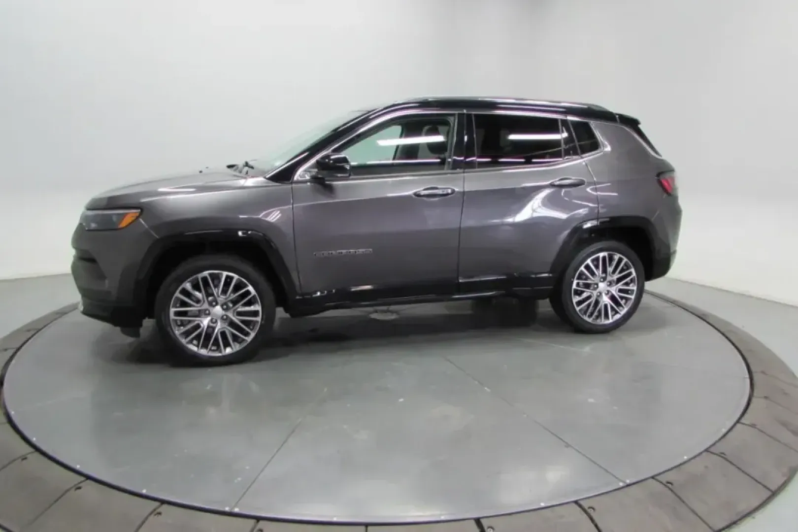2022 /Black Leather Jeep Compass Limited (3C4NJDCBXNT) with an Other engine, Automatic transmission, located at 12830 Highway 21, De Soto, MO, 63020, (636) 337-7777, 38.153099, -90.573624 - **Experience Adventure with the 2022 Jeep Compass Limited at Pettus CDJR DeSoto!**<br /> <br /> Are you ready for your next adventure? Whether it's a weekend getaway to the breathtaking Ozark Mountains or a daily commute through the charming streets of De Soto, the 2022 Jeep Compass Limited is desig - Photo#5