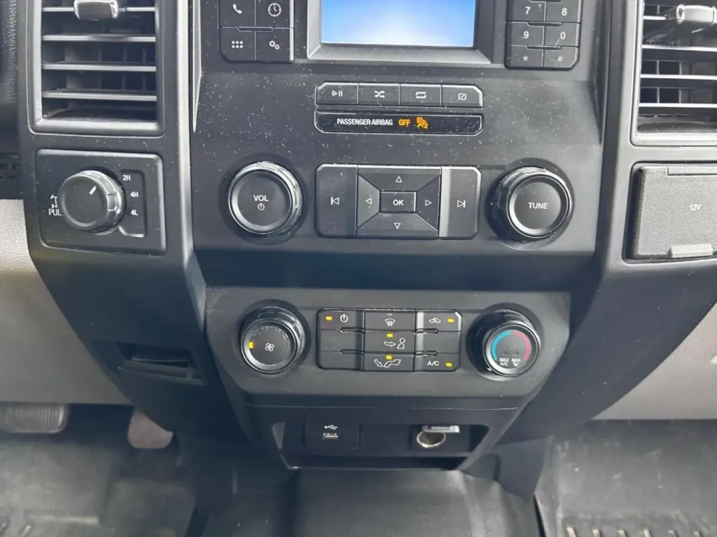 2019 /Dark Earth Gray Cloth Ford F-150 XL (1FTEW1E59KK) with an 5.0L engine, located at 141 Commercial Dr, Fredericktown, MO, 63645, (573) 783-6432, 37.570087, -90.320648 - Experience the thrill of adventure and the power of utility with this incredible 2019 Ford F-150 XL, a perfect companion for those who crave the open road or have heavy hauling needs. Whether you're a weekend warrior heading to the great outdoors, a growing family seeking reliable transport, or a co - Photo#14