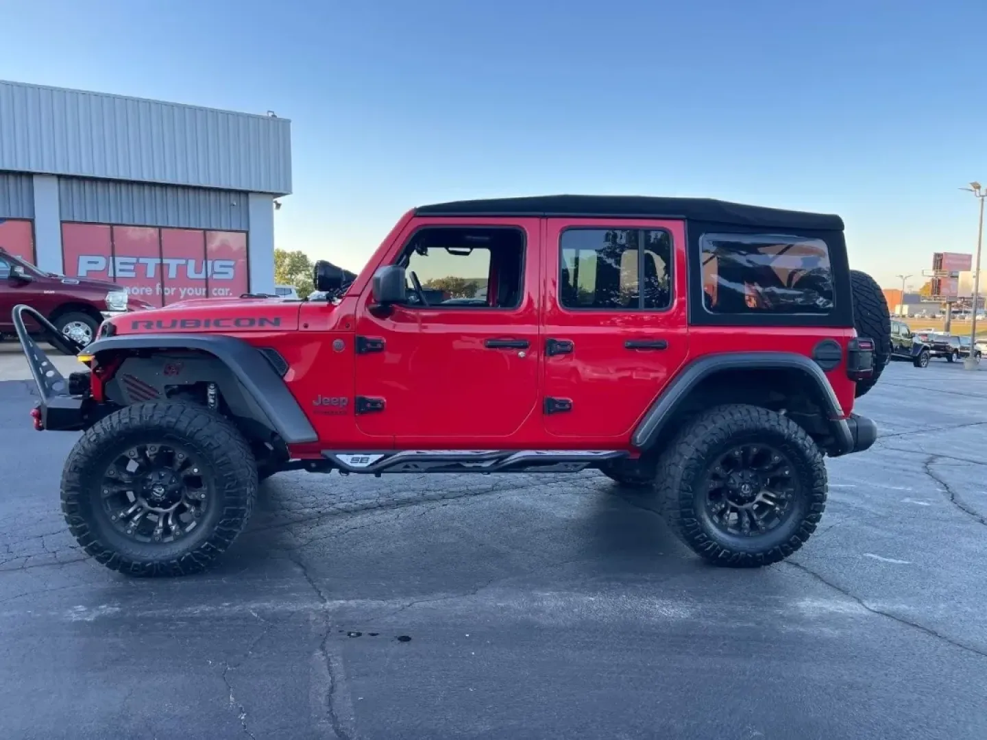 2018 /Black Cloth Jeep Wrangler Unlimited Rubicon (1C4HJXFGXJW) with an 3.6L V6 24V VVT UPG I engine, located at 970 Woodlawn Dr., Farmington, MO, 63640, (573) 431-7800, 37.825642, -90.468674 - **Adventure Awaits in Your 2018 Jeep Wrangler Perfect for Weekend Escapes!**<br /> <br /> Looking for an SUV that can take you from city streets to rugged trails with ease? The 2018 Jeep Wrangler, available now at Pettus CDJR Farmington, is the perfect companion for your weekend adventures and ever - Photo#4