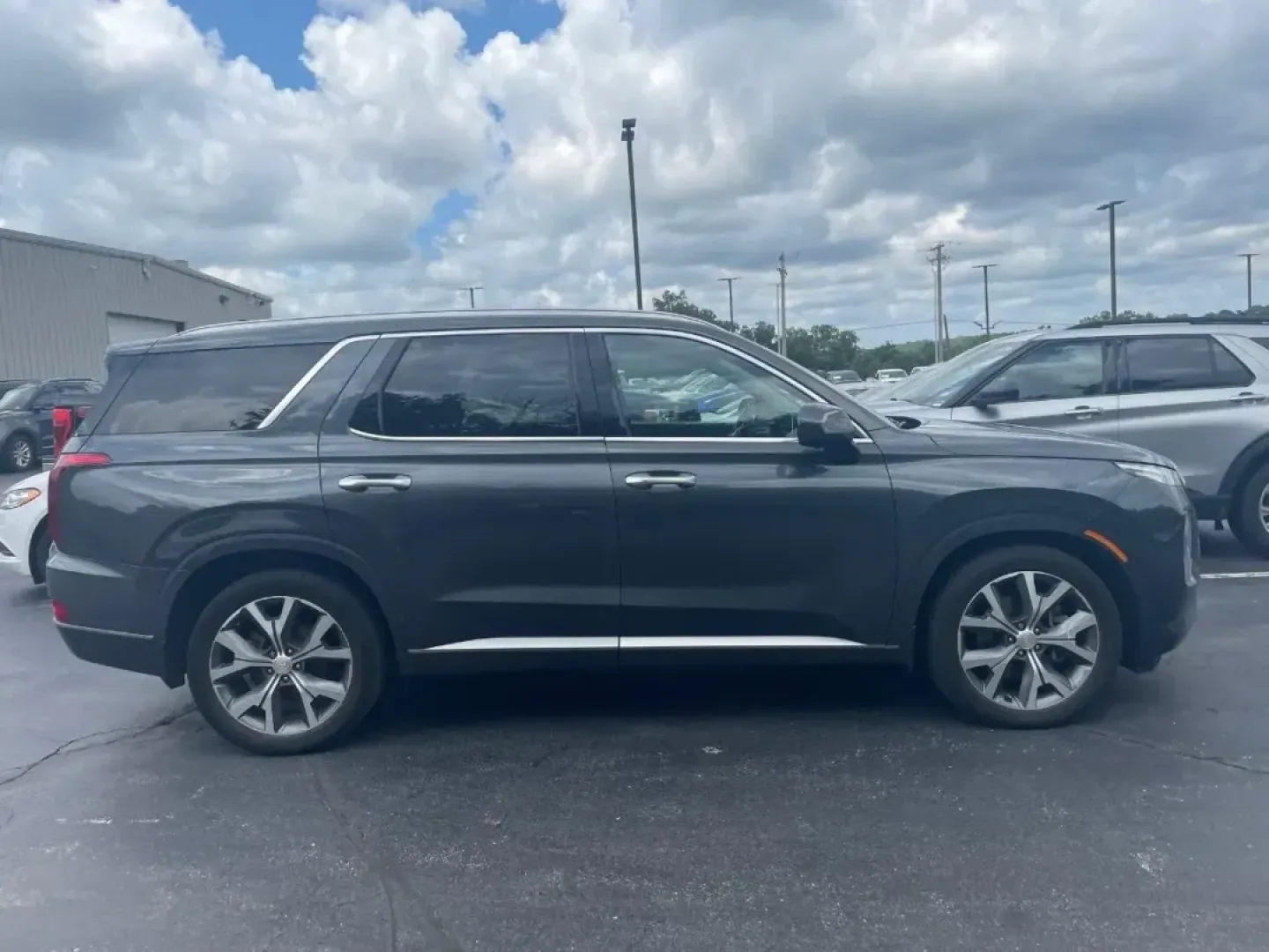 2022 Hyundai Palisade Limited (KM8R54HE7NU) with an Other engine, Automatic transmission, located at 12836 Highway 21, De Soto, MO, 63020, (636) 337-7777, 38.151867, -90.575615 - Discover the perfect vehicle for your family's weekend adventures with this stunning 2022 Hyundai Palisade Limited, now available at Pettus Ford De Soto, your trusted OEM dealership located at 12836 Missouri Hwy 21, De Soto, MO 63020. Whether you're planning a road trip to explore the nearby scenic - Photo#1
