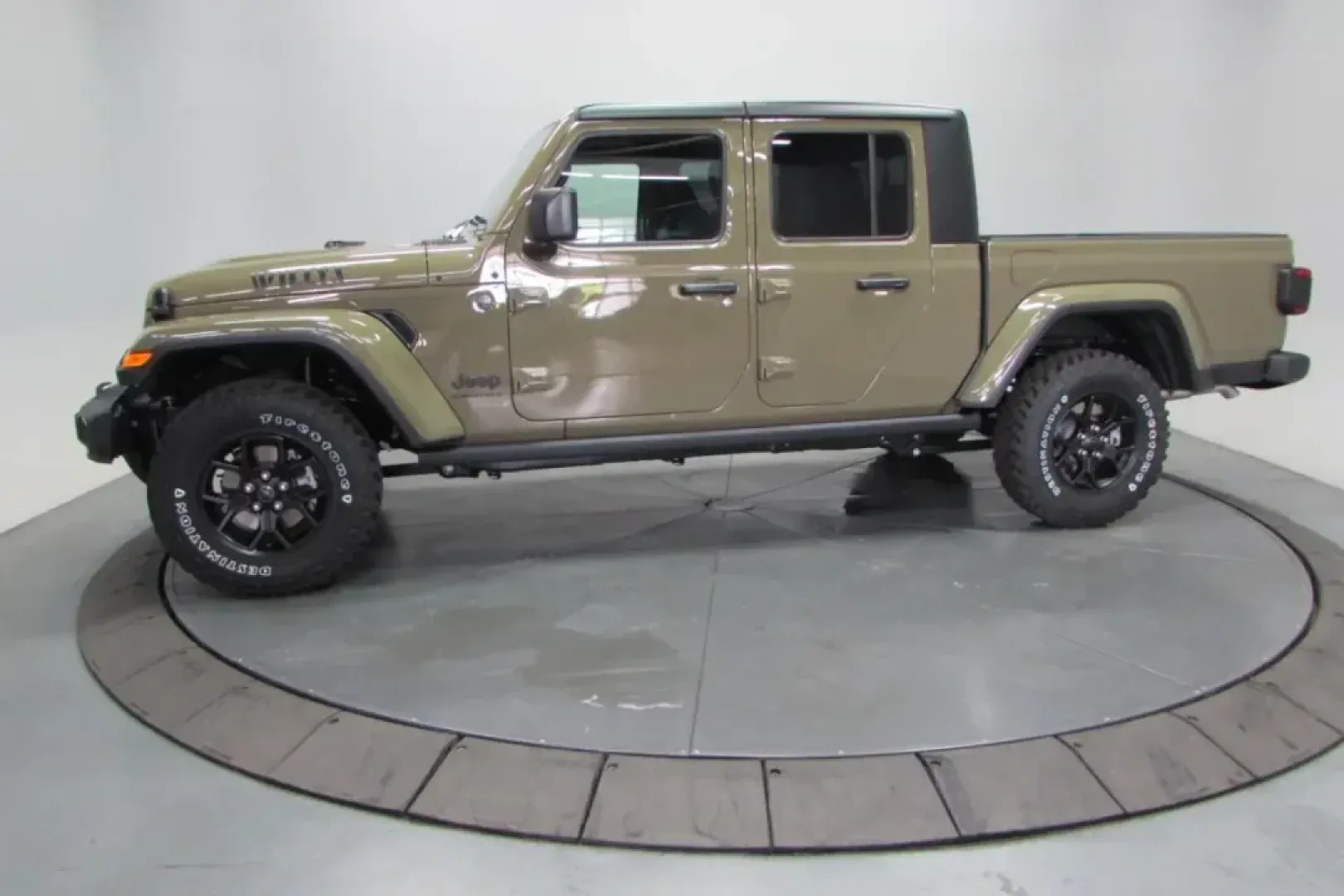2025 /Black Cloth Jeep Gladiator Willys (1C6PJTAG6SL) with an Other engine, Automatic transmission, located at 12830 Highway 21, De Soto, MO, 63020, (636) 337-7777, 38.153099, -90.573624 - NEW 2025 Jeep Gladiator Willys from Pettus Chrysler Dodge Jeep Ram De Soto, De Soto MO. - Photo#4