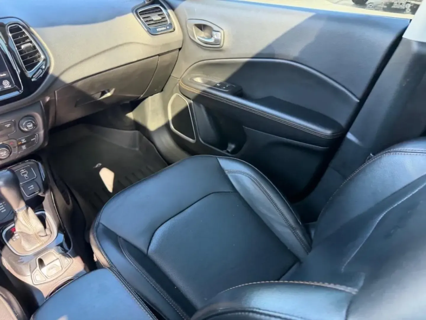 2020 /Black Leather Trimmed Jeep Compass Limited (3C4NJDCB1LT) with an 2.4L I4 Zero Evap M-Air engine, Automatic transmission, located at 970 Woodlawn Dr., Farmington, MO, 63640, (573) 431-7800, 37.825642, -90.468674 - Experience the thrill of adventure with the 2020 Jeep Compass Limited, a versatile SUV that perfectly balances style, performance, and comfort. Ideal for both weekend getaways and daily commutes, this vehicle offers the flexibility to tackle any lifestyle-from growing families needing extra space to - Photo#17