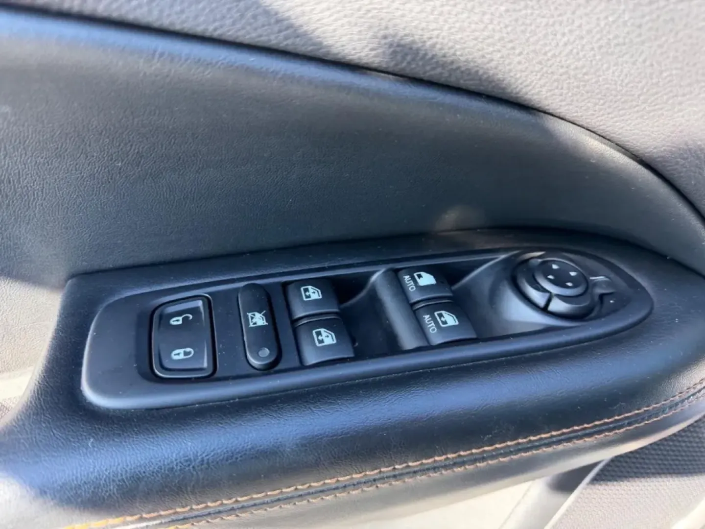 2020 /Black Leather Trimmed Jeep Compass Limited (3C4NJDCB1LT) with an 2.4L I4 Zero Evap M-Air engine, Automatic transmission, located at 970 Woodlawn Dr., Farmington, MO, 63640, (573) 431-7800, 37.825642, -90.468674 - Experience the thrill of adventure with the 2020 Jeep Compass Limited, a versatile SUV that perfectly balances style, performance, and comfort. Ideal for both weekend getaways and daily commutes, this vehicle offers the flexibility to tackle any lifestyle-from growing families needing extra space to - Photo#18