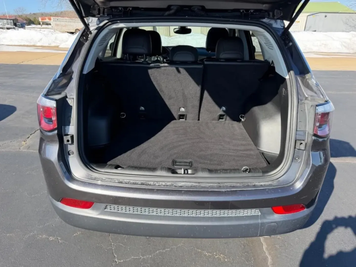 2020 /Black Leather Trimmed Jeep Compass Limited (3C4NJDCB1LT) with an 2.4L I4 Zero Evap M-Air engine, Automatic transmission, located at 970 Woodlawn Dr., Farmington, MO, 63640, (573) 431-7800, 37.825642, -90.468674 - Experience the thrill of adventure with the 2020 Jeep Compass Limited, a versatile SUV that perfectly balances style, performance, and comfort. Ideal for both weekend getaways and daily commutes, this vehicle offers the flexibility to tackle any lifestyle-from growing families needing extra space to - Photo#4