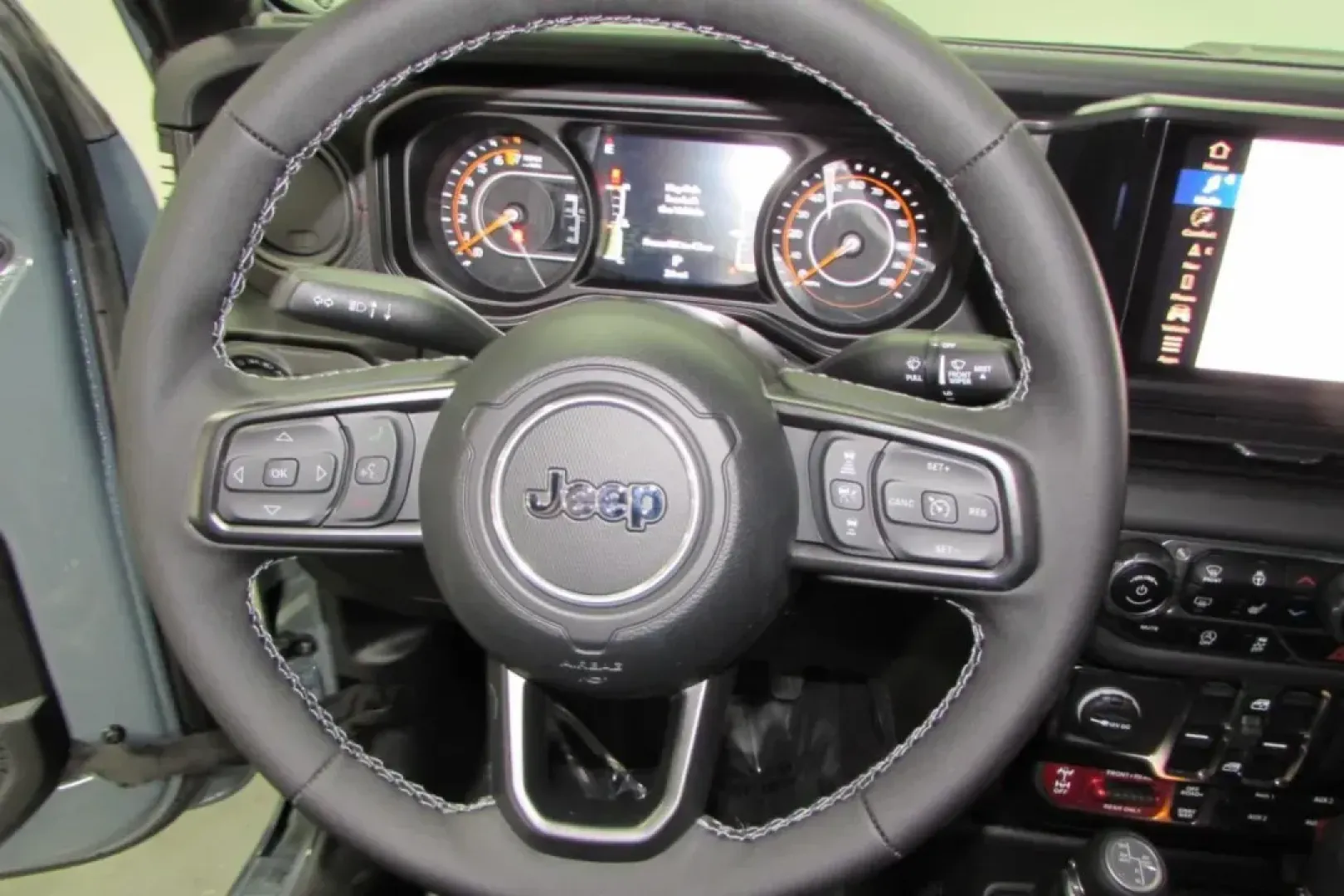 2025 /Black Leather Trimmed Jeep Gladiator Rubicon (1C6RJTBG1SL) with an Other engine, Automatic transmission, located at 12830 Highway 21, De Soto, MO, 63020, (636) 337-7777, 38.153099, -90.573624 - NEW 2025 Jeep Gladiator Rubicon from Pettus Chrysler Dodge Jeep Ram De Soto, De Soto MO. - Photo#17