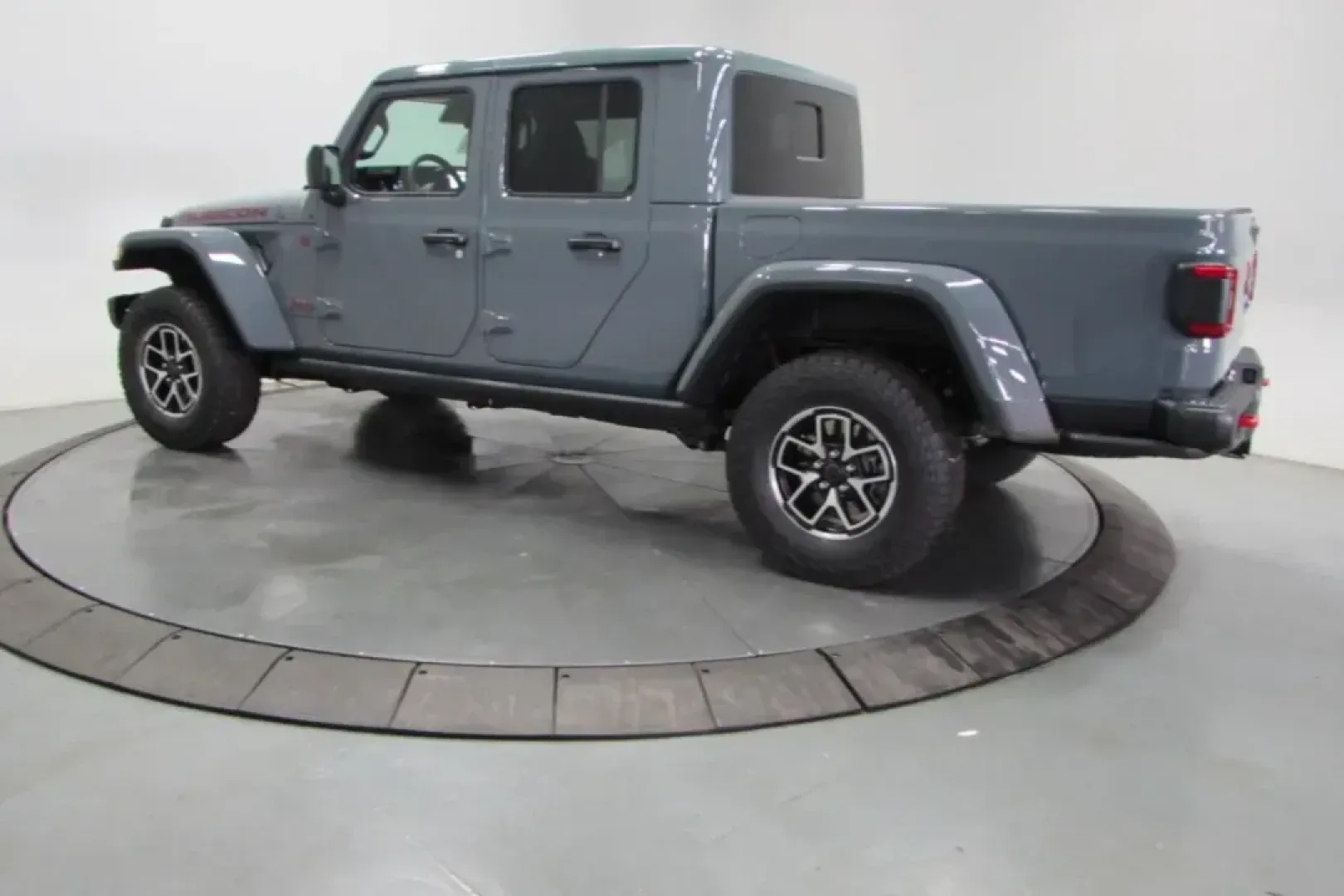 2025 /Black Leather Trimmed Jeep Gladiator Rubicon (1C6RJTBG1SL) with an Other engine, Automatic transmission, located at 12830 Highway 21, De Soto, MO, 63020, (636) 337-7777, 38.153099, -90.573624 - NEW 2025 Jeep Gladiator Rubicon from Pettus Chrysler Dodge Jeep Ram De Soto, De Soto MO. - Photo#4