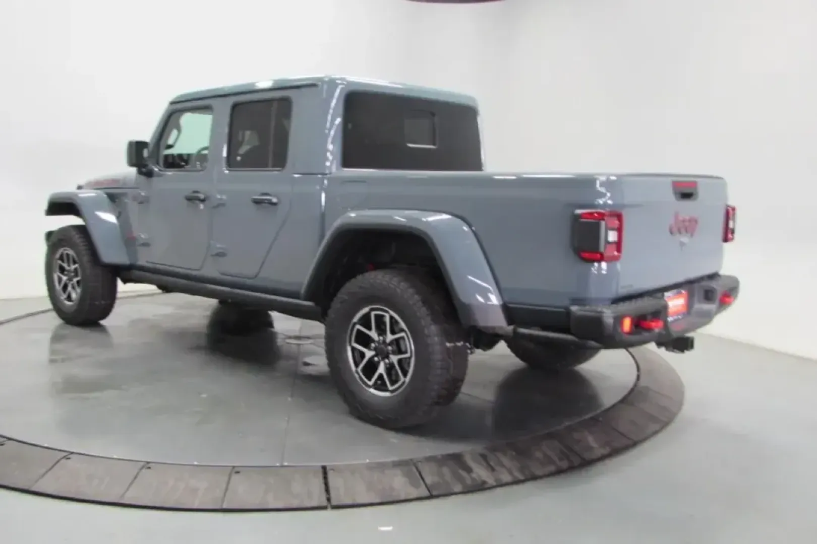 2025 /Black Leather Trimmed Jeep Gladiator Rubicon (1C6RJTBG1SL) with an Other engine, Automatic transmission, located at 12830 Highway 21, De Soto, MO, 63020, (636) 337-7777, 38.153099, -90.573624 - NEW 2025 Jeep Gladiator Rubicon from Pettus Chrysler Dodge Jeep Ram De Soto, De Soto MO. - Photo#5