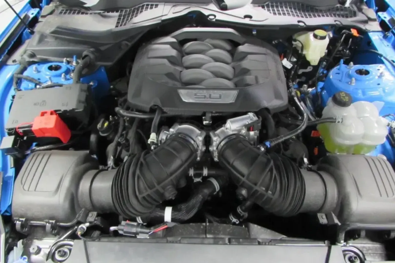 2025 /Space Gray Cloth Ford Mustang GT Premium (1FA6P8CFXS5) with an 5.0L engine, located at 12836 Highway 21, De Soto, MO, 63020, (636) 337-7777, 38.151867, -90.575615 - Experience the thrill of the open road with the sleek and powerful 2025 Ford Mustang GT Premium, ready to transform your daily commute or weekend adventures into an exhilarating journey. This coupe is not just a vehicle; it's a lifestyle choice for those who crave performance and style, perfect for - Photo#8