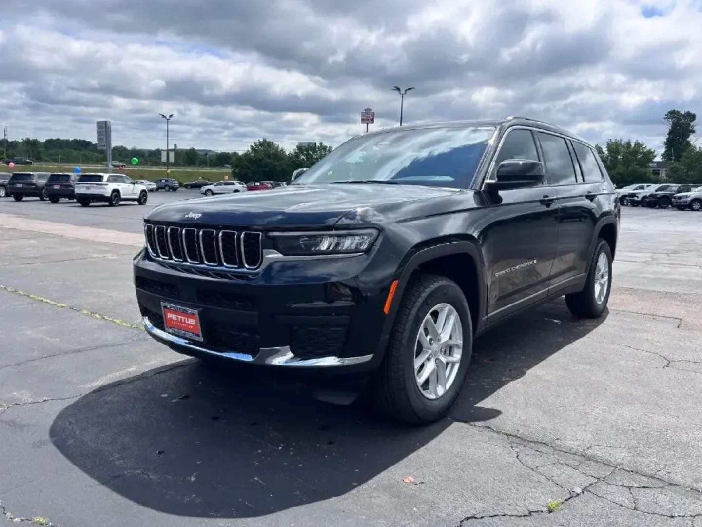 2025 /Global Black Cloth Jeep Grand Cherokee L Laredo (1C4RJKAG2S8) with an 3.6L V6 24V VVT UPG I engine, Automatic transmission, located at 970 Woodlawn Dr., Farmington, MO, 63640, (573) 431-7800, 37.825642, -90.468674 - **Discover Your Adventure with the 2025 Jeep Grand Cherokee L at Pettus CDJR Farmington!**<br /> <br /> Are you ready to elevate your family road trips or weekend adventures in style? The 2025 Jeep Grand Cherokee L is the ultimate SUV that combines luxury, versatility, and cutting-edge technology. P - Photo#7