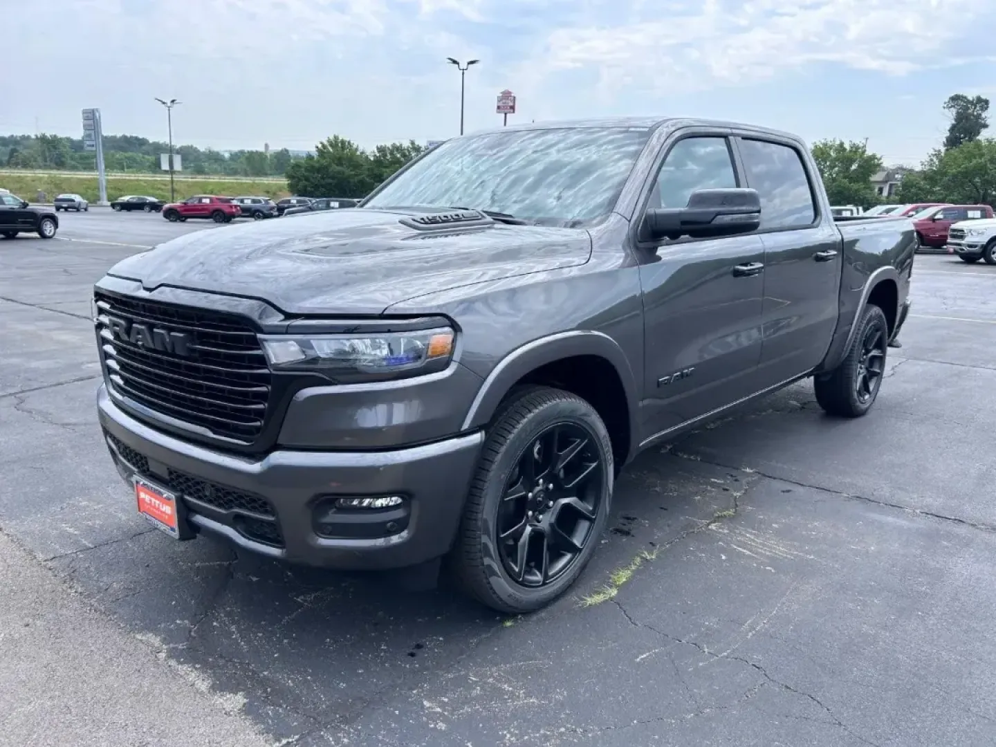 2025 Ram 1500 Laramie (1C6SRFJP7SN) with an 3.0L I6 Hurricane SO Twin Turbo ESS engine, Automatic transmission, located at 970 Woodlawn Dr., Farmington, MO, 63640, (573) 431-7800, 37.825642, -90.468674 - **Discover Your Next Adventure with the 2025 Ram 1500 Laramie at Pettus CDJR Farmington!**<br /> <br /> Looking for a truck that effortlessly blends power, luxury, and versatility? Whether you're hauling gear for your weekend adventures, commuting through the bustling streets of Farmington, or navig - Photo#6