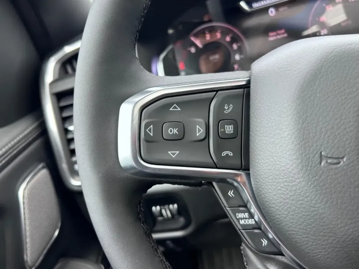 2025 Ram 1500 Laramie (1C6SRFJP7SN) with an 3.0L I6 Hurricane SO Twin Turbo ESS engine, Automatic transmission, located at 970 Woodlawn Dr., Farmington, MO, 63640, (573) 431-7800, 37.825642, -90.468674 - **Discover Your Next Adventure with the 2025 Ram 1500 Laramie at Pettus CDJR Farmington!**<br /> <br /> Looking for a truck that effortlessly blends power, luxury, and versatility? Whether you're hauling gear for your weekend adventures, commuting through the bustling streets of Farmington, or navig - Photo#12