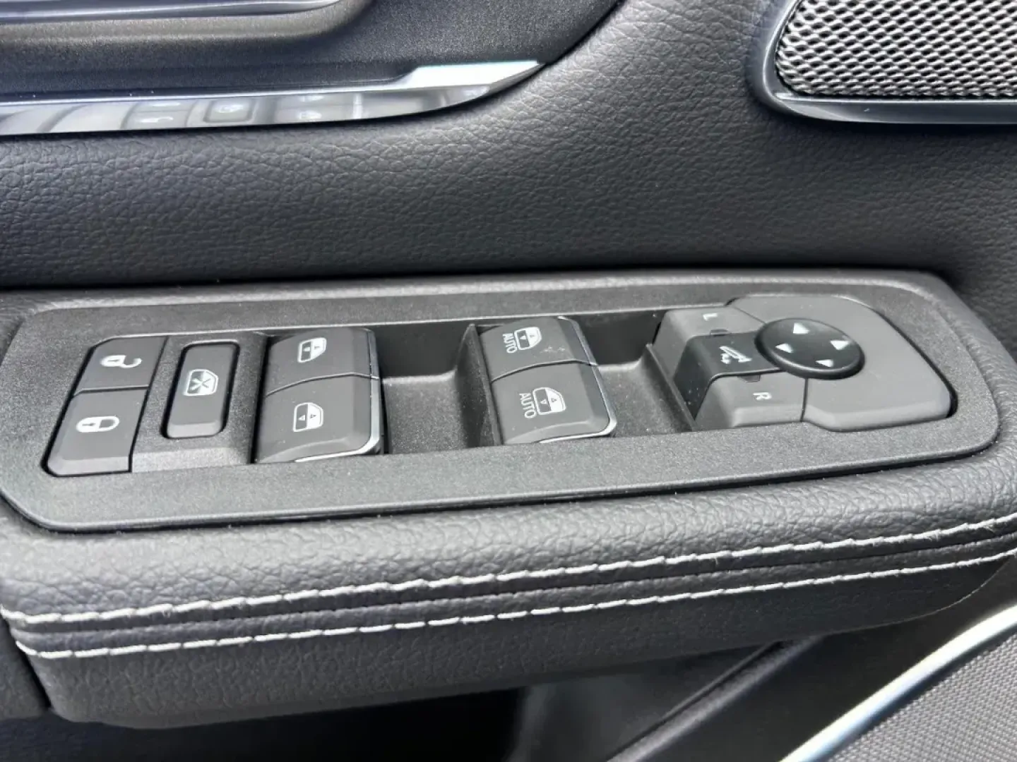 2025 Ram 1500 Laramie (1C6SRFJP7SN) with an 3.0L I6 Hurricane SO Twin Turbo ESS engine, Automatic transmission, located at 970 Woodlawn Dr., Farmington, MO, 63640, (573) 431-7800, 37.825642, -90.468674 - **Discover Your Next Adventure with the 2025 Ram 1500 Laramie at Pettus CDJR Farmington!**<br /> <br /> Looking for a truck that effortlessly blends power, luxury, and versatility? Whether you're hauling gear for your weekend adventures, commuting through the bustling streets of Farmington, or navig - Photo#20
