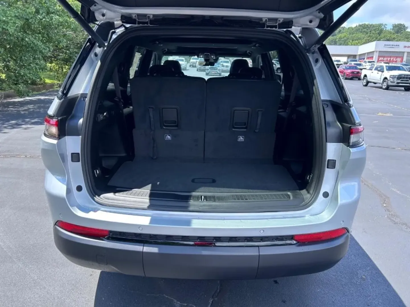 2025 /Global Black Leather Jeep Grand Cherokee Altitude X (1C4RJKAGXS8) with an 3.6L V6 24V VVT UPG I engine, Automatic transmission, located at 970 Woodlawn Dr., Farmington, MO, 63640, (573) 431-7800, 37.825642, -90.468674 - **Adventure Awaits with the 2025 Jeep Grand Cherokee L Altitude X at Pettus CDJR Farmington!**<br /> <br /> Are you ready to elevate your weekend adventures or make daily commutes more enjoyable? The 2025 Jeep Grand Cherokee L Altitude X is your perfect companion, seamlessly blending luxury, capabil - Photo#4