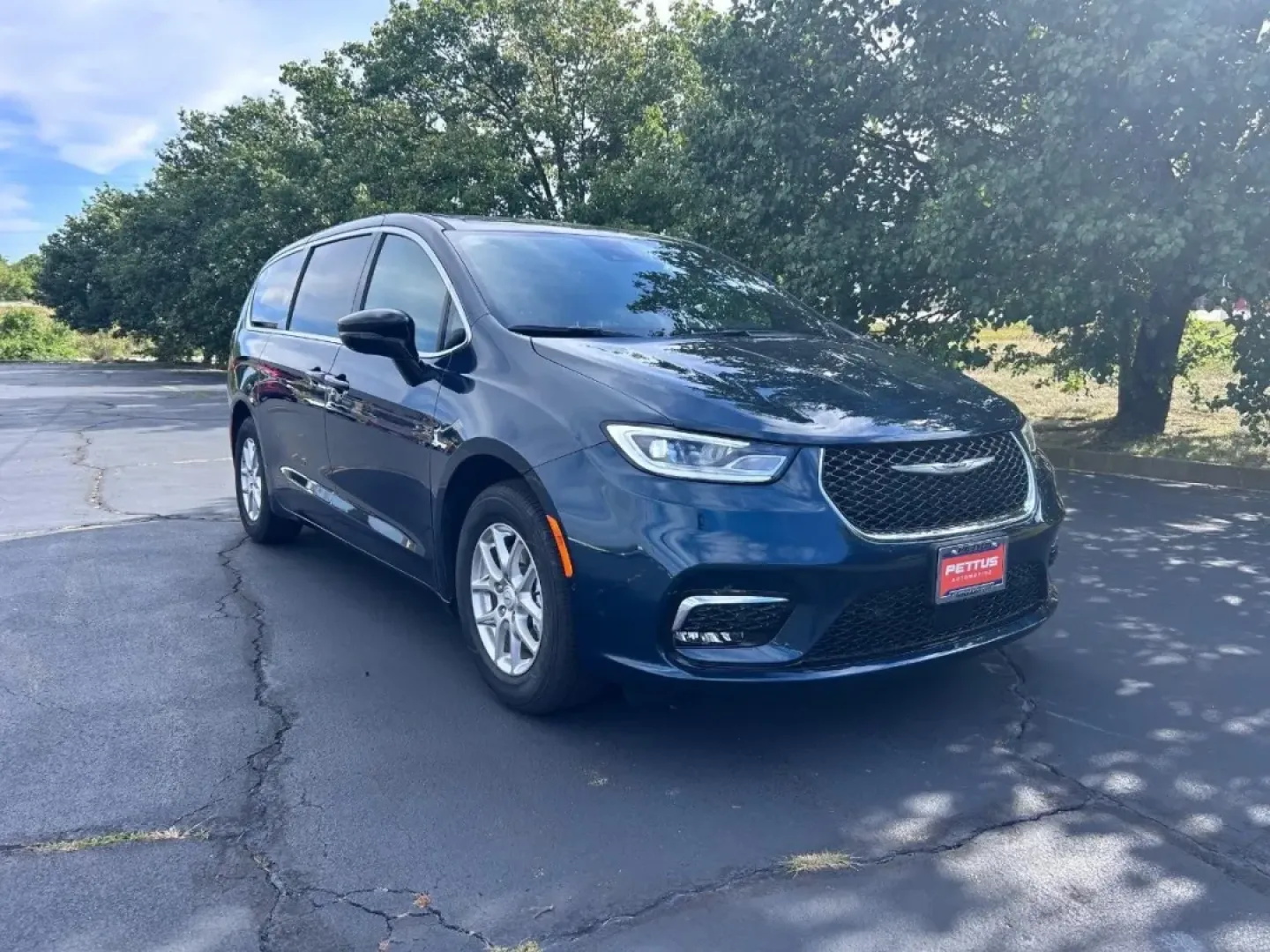 2025 /Black Leather Chrysler Pacifica Select (2C4RC1BG3SR) with an 3.6L V6 24V VVT UPG I engine, Automatic transmission, located at 970 Woodlawn Dr., Farmington, MO, 63640, (573) 431-7800, 37.825642, -90.468674 - Discover the ultimate family-friendly ride with the 2025 Chrysler Pacifica Select, now available at Pettus CDJR Farmington! Perfect for growing families and weekend road trips, this minivan delivers comfort, style, and a host of features that make every journey enjoyable. Located at 970 Woodlawn Dri - Photo#0