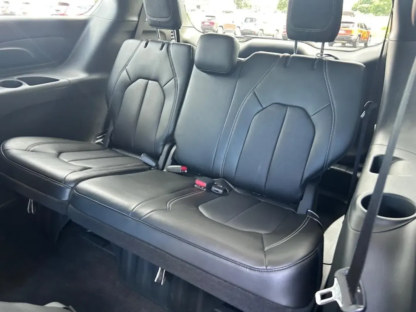 2025 /Black Leather Chrysler Pacifica Select (2C4RC1BG3SR) with an 3.6L V6 24V VVT UPG I engine, Automatic transmission, located at 970 Woodlawn Dr., Farmington, MO, 63640, (573) 431-7800, 37.825642, -90.468674 - Discover the ultimate family-friendly ride with the 2025 Chrysler Pacifica Select, now available at Pettus CDJR Farmington! Perfect for growing families and weekend road trips, this minivan delivers comfort, style, and a host of features that make every journey enjoyable. Located at 970 Woodlawn Dri - Photo#9