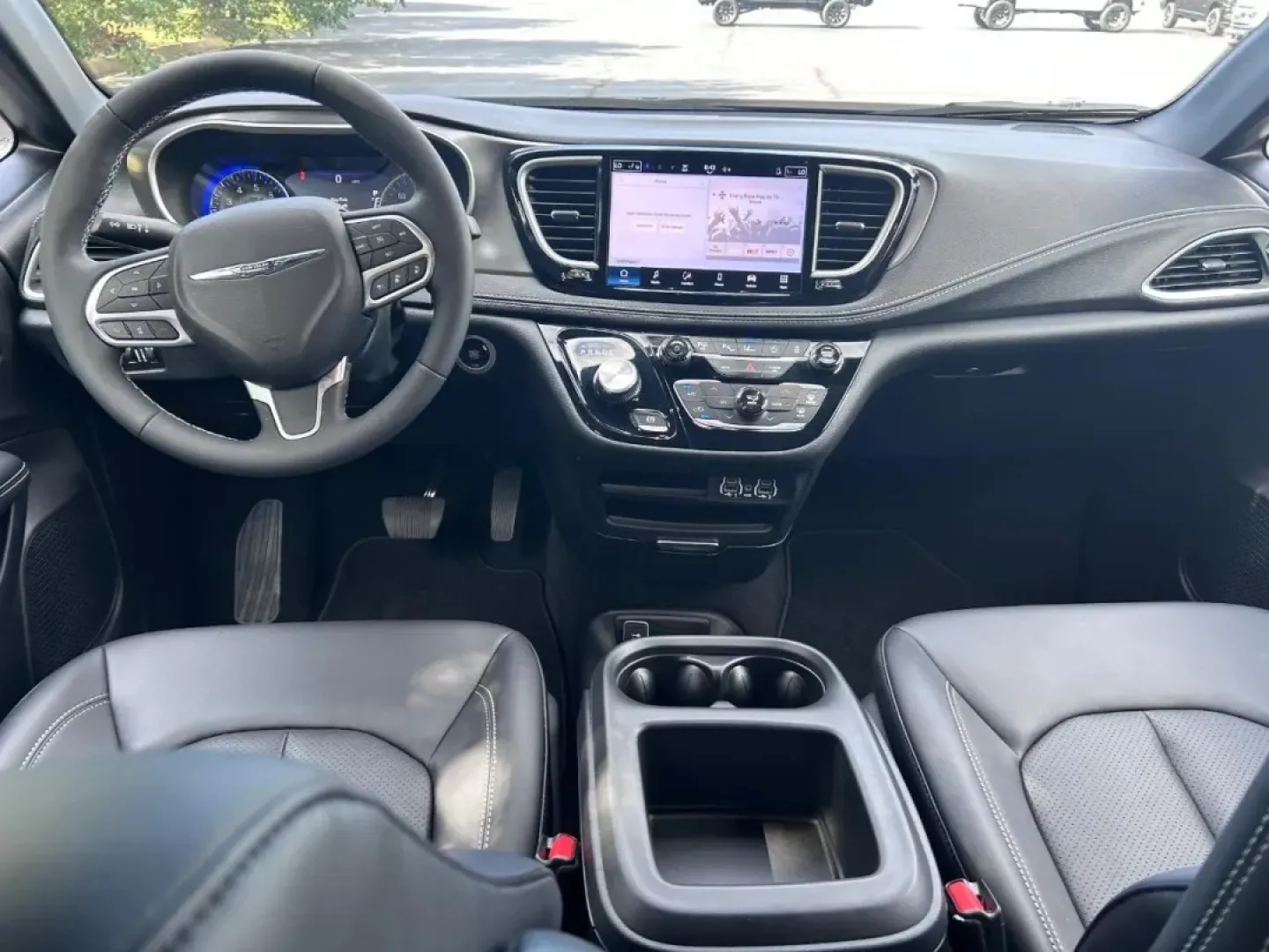 2025 /Black Leather Chrysler Pacifica Select (2C4RC1BG3SR) with an 3.6L V6 24V VVT UPG I engine, Automatic transmission, located at 970 Woodlawn Dr., Farmington, MO, 63640, (573) 431-7800, 37.825642, -90.468674 - Discover the ultimate family-friendly ride with the 2025 Chrysler Pacifica Select, now available at Pettus CDJR Farmington! Perfect for growing families and weekend road trips, this minivan delivers comfort, style, and a host of features that make every journey enjoyable. Located at 970 Woodlawn Dri - Photo#12