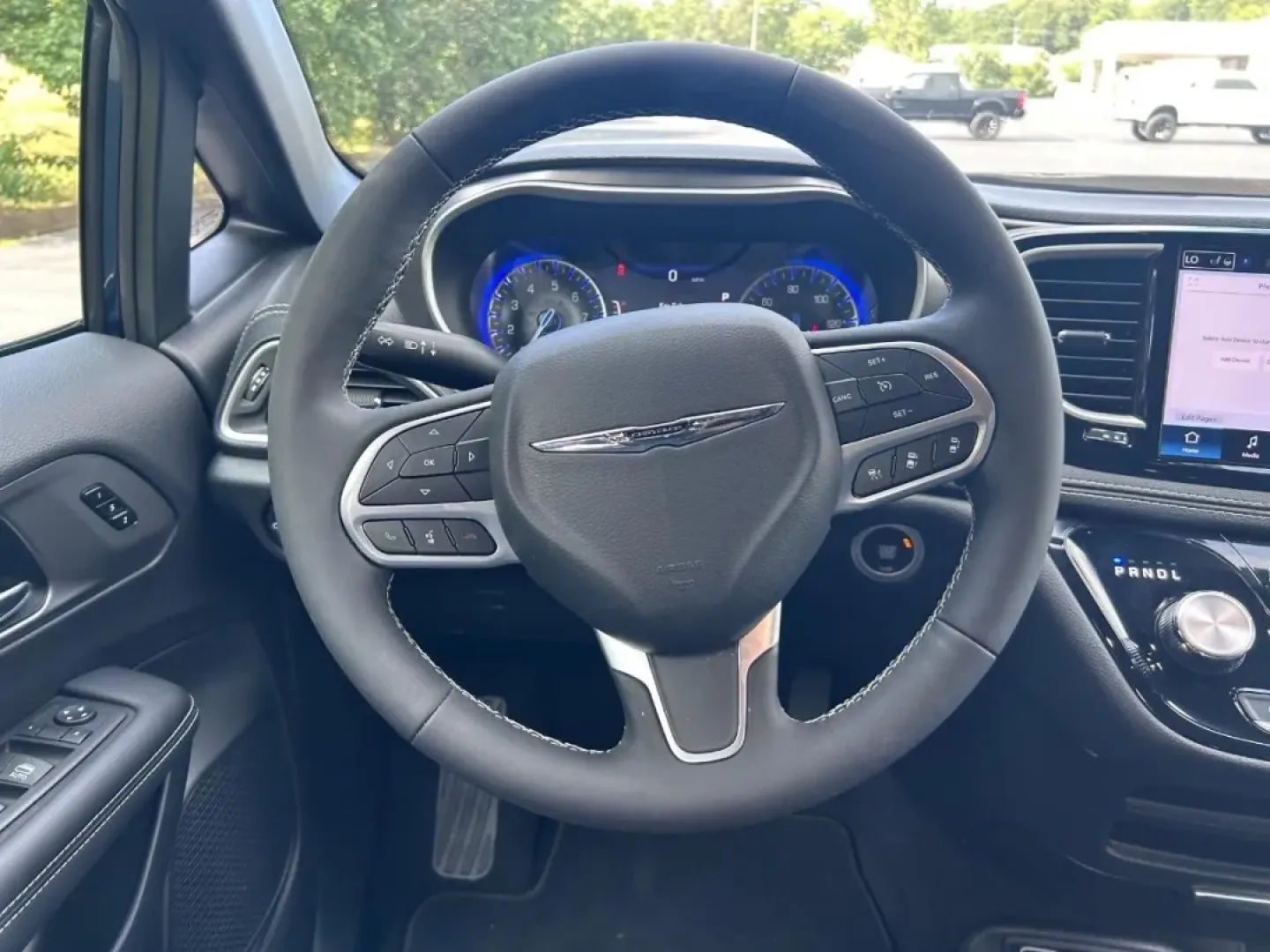 2025 /Black Leather Chrysler Pacifica Select (2C4RC1BG3SR) with an 3.6L V6 24V VVT UPG I engine, Automatic transmission, located at 970 Woodlawn Dr., Farmington, MO, 63640, (573) 431-7800, 37.825642, -90.468674 - Discover the ultimate family-friendly ride with the 2025 Chrysler Pacifica Select, now available at Pettus CDJR Farmington! Perfect for growing families and weekend road trips, this minivan delivers comfort, style, and a host of features that make every journey enjoyable. Located at 970 Woodlawn Dri - Photo#13