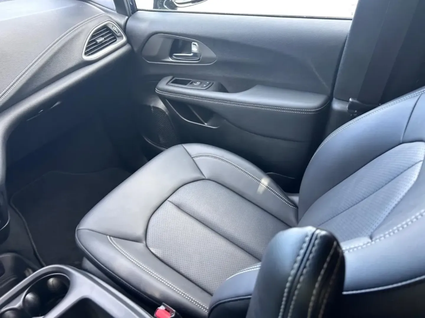 2025 /Black Leather Chrysler Pacifica Select (2C4RC1BG3SR) with an 3.6L V6 24V VVT UPG I engine, Automatic transmission, located at 970 Woodlawn Dr., Farmington, MO, 63640, (573) 431-7800, 37.825642, -90.468674 - Discover the ultimate family-friendly ride with the 2025 Chrysler Pacifica Select, now available at Pettus CDJR Farmington! Perfect for growing families and weekend road trips, this minivan delivers comfort, style, and a host of features that make every journey enjoyable. Located at 970 Woodlawn Dri - Photo#19