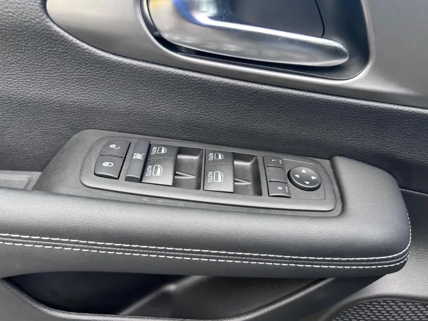 2025 /Black Leather Chrysler Pacifica Select (2C4RC1BG3SR) with an 3.6L V6 24V VVT UPG I engine, Automatic transmission, located at 970 Woodlawn Dr., Farmington, MO, 63640, (573) 431-7800, 37.825642, -90.468674 - Discover the ultimate family-friendly ride with the 2025 Chrysler Pacifica Select, now available at Pettus CDJR Farmington! Perfect for growing families and weekend road trips, this minivan delivers comfort, style, and a host of features that make every journey enjoyable. Located at 970 Woodlawn Dri - Photo#20