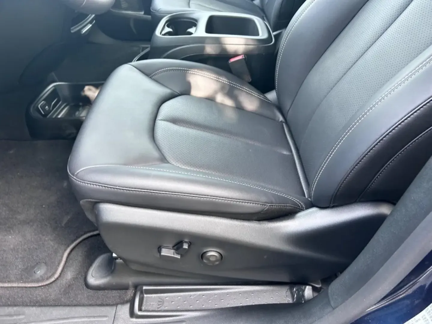 2025 /Black Leather Chrysler Pacifica Select (2C4RC1BG3SR) with an 3.6L V6 24V VVT UPG I engine, Automatic transmission, located at 970 Woodlawn Dr., Farmington, MO, 63640, (573) 431-7800, 37.825642, -90.468674 - Discover the ultimate family-friendly ride with the 2025 Chrysler Pacifica Select, now available at Pettus CDJR Farmington! Perfect for growing families and weekend road trips, this minivan delivers comfort, style, and a host of features that make every journey enjoyable. Located at 970 Woodlawn Dri - Photo#22