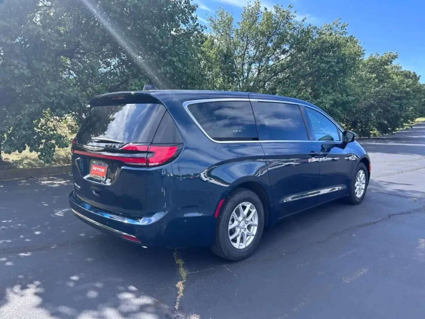 2025 /Black Leather Chrysler Pacifica Select (2C4RC1BG3SR) with an 3.6L V6 24V VVT UPG I engine, Automatic transmission, located at 970 Woodlawn Dr., Farmington, MO, 63640, (573) 431-7800, 37.825642, -90.468674 - Discover the ultimate family-friendly ride with the 2025 Chrysler Pacifica Select, now available at Pettus CDJR Farmington! Perfect for growing families and weekend road trips, this minivan delivers comfort, style, and a host of features that make every journey enjoyable. Located at 970 Woodlawn Dri - Photo#2