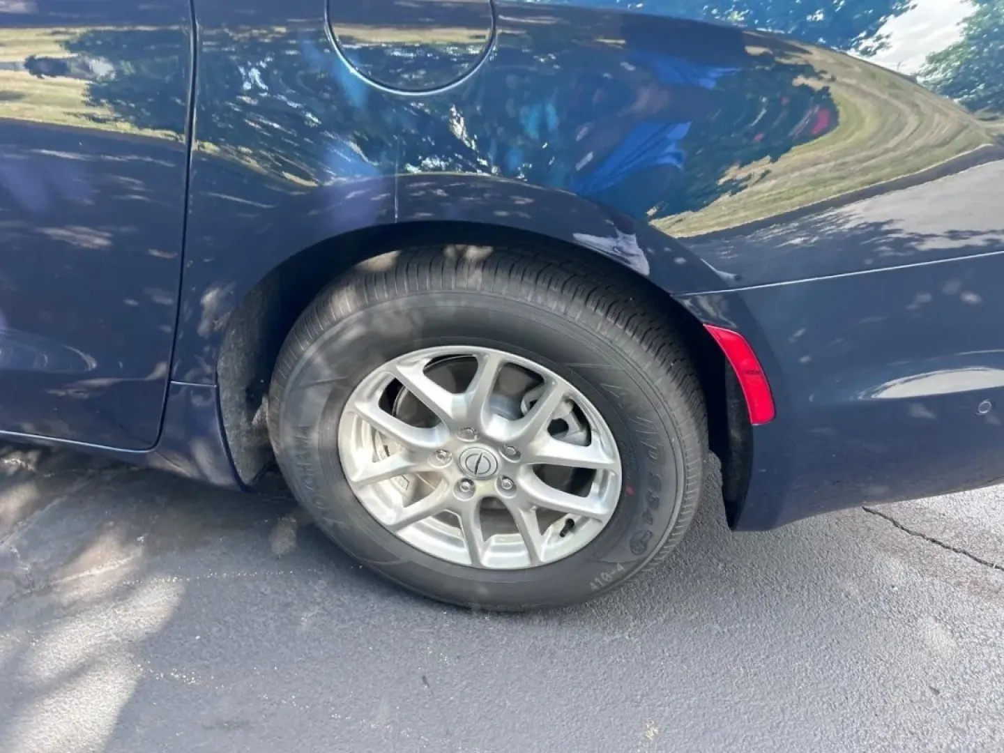 2025 /Black Leather Chrysler Pacifica Select (2C4RC1BG3SR) with an 3.6L V6 24V VVT UPG I engine, Automatic transmission, located at 970 Woodlawn Dr., Farmington, MO, 63640, (573) 431-7800, 37.825642, -90.468674 - Discover the ultimate family-friendly ride with the 2025 Chrysler Pacifica Select, now available at Pettus CDJR Farmington! Perfect for growing families and weekend road trips, this minivan delivers comfort, style, and a host of features that make every journey enjoyable. Located at 970 Woodlawn Dri - Photo#6