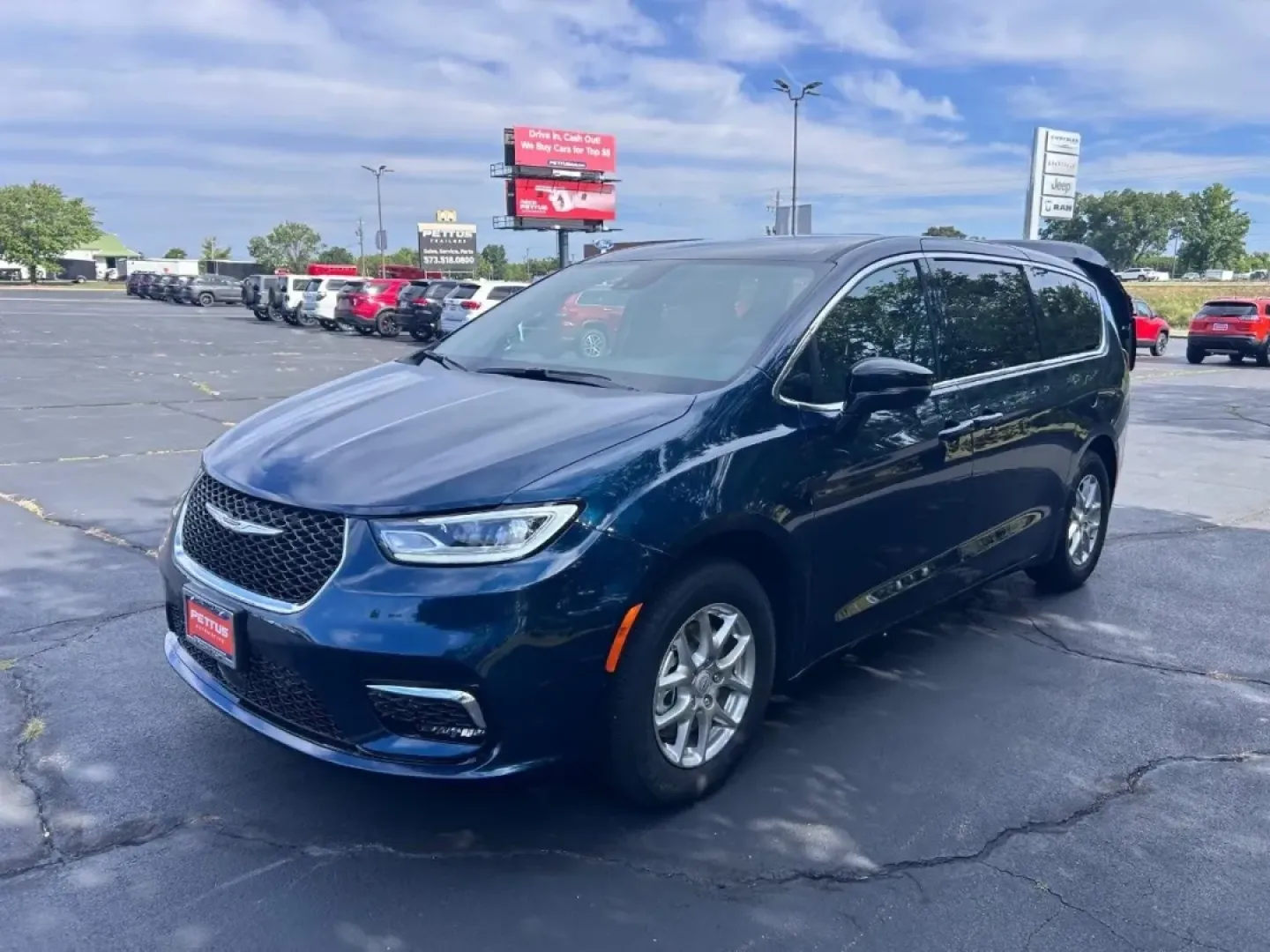 2025 /Black Leather Chrysler Pacifica Select (2C4RC1BG3SR) with an 3.6L V6 24V VVT UPG I engine, Automatic transmission, located at 970 Woodlawn Dr., Farmington, MO, 63640, (573) 431-7800, 37.825642, -90.468674 - Discover the ultimate family-friendly ride with the 2025 Chrysler Pacifica Select, now available at Pettus CDJR Farmington! Perfect for growing families and weekend road trips, this minivan delivers comfort, style, and a host of features that make every journey enjoyable. Located at 970 Woodlawn Dri - Photo#7