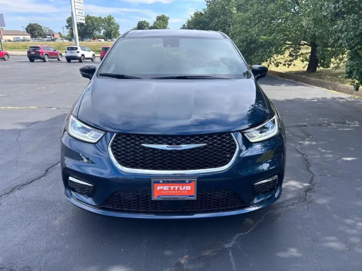 2025 /Black Leather Chrysler Pacifica Select (2C4RC1BG3SR) with an 3.6L V6 24V VVT UPG I engine, Automatic transmission, located at 970 Woodlawn Dr., Farmington, MO, 63640, (573) 431-7800, 37.825642, -90.468674 - Discover the ultimate family-friendly ride with the 2025 Chrysler Pacifica Select, now available at Pettus CDJR Farmington! Perfect for growing families and weekend road trips, this minivan delivers comfort, style, and a host of features that make every journey enjoyable. Located at 970 Woodlawn Dri - Photo#8