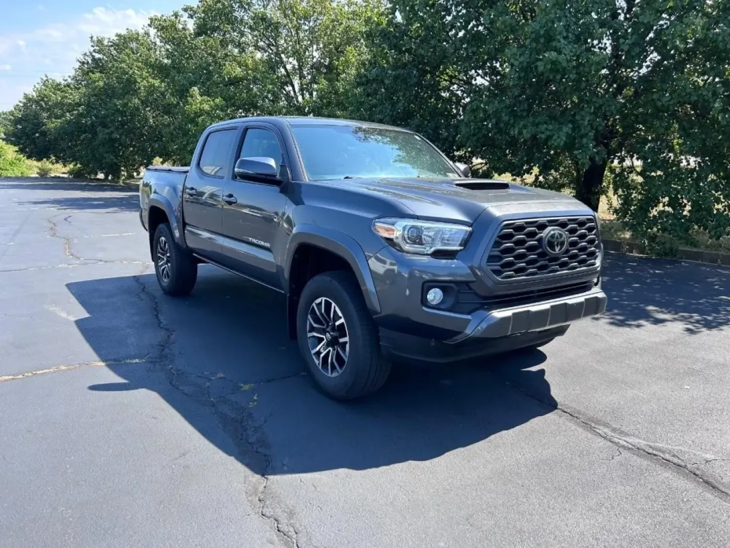 2020 /Black/Gun Metal Cloth Toyota Tacoma TRD Sport V6 (3TMCZ5AN4LM) with an 3.5L Atkinson-Cycle V6 engine, located at 970 Woodlawn Dr., Farmington, MO, 63640, (573) 431-7800, 37.825642, -90.468674 - **Unleash Adventure with the 2020 Toyota Tacoma V6 Your Ideal Companion for Weekend Getaways!**<br /> <br /> Are you ready to elevate your weekend adventures or tackle your daily commutes with confidence? Look no further than this rugged and reliable 2020 Toyota Tacoma V6, available now at Pettus C - Photo#0