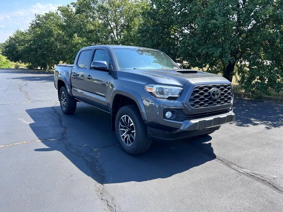 photo of 2020 Toyota Tacoma 4WD 