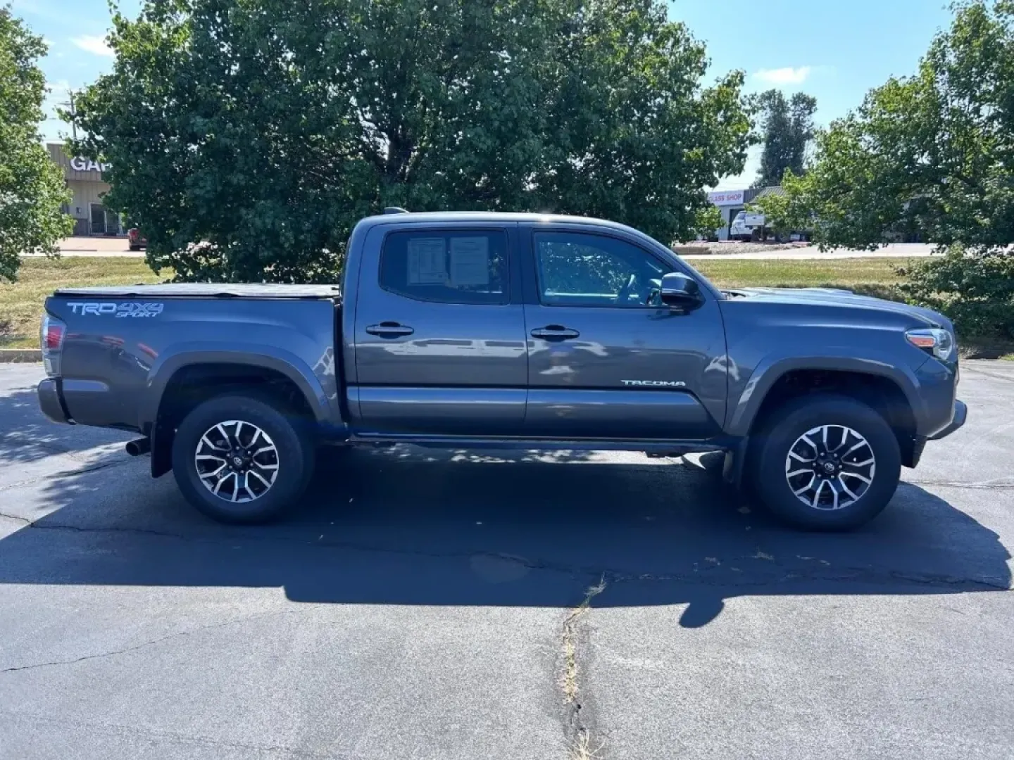 2020 /Black/Gun Metal Cloth Toyota Tacoma TRD Sport V6 (3TMCZ5AN4LM) with an 3.5L Atkinson-Cycle V6 engine, located at 970 Woodlawn Dr., Farmington, MO, 63640, (573) 431-7800, 37.825642, -90.468674 - **Unleash Adventure with the 2020 Toyota Tacoma V6 Your Ideal Companion for Weekend Getaways!**<br /> <br /> Are you ready to elevate your weekend adventures or tackle your daily commutes with confidence? Look no further than this rugged and reliable 2020 Toyota Tacoma V6, available now at Pettus C - Photo#1
