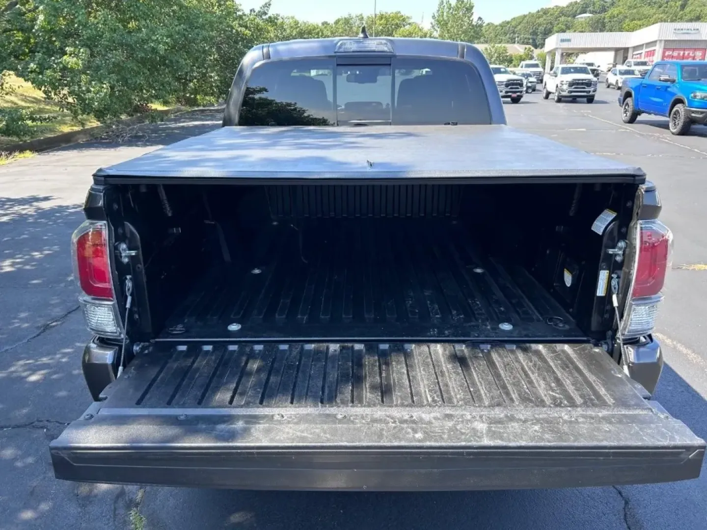 2020 /Black/Gun Metal Cloth Toyota Tacoma TRD Sport V6 (3TMCZ5AN4LM) with an 3.5L Atkinson-Cycle V6 engine, located at 970 Woodlawn Dr., Farmington, MO, 63640, (573) 431-7800, 37.825642, -90.468674 - **Unleash Adventure with the 2020 Toyota Tacoma V6 Your Ideal Companion for Weekend Getaways!**<br /> <br /> Are you ready to elevate your weekend adventures or tackle your daily commutes with confidence? Look no further than this rugged and reliable 2020 Toyota Tacoma V6, available now at Pettus C - Photo#4