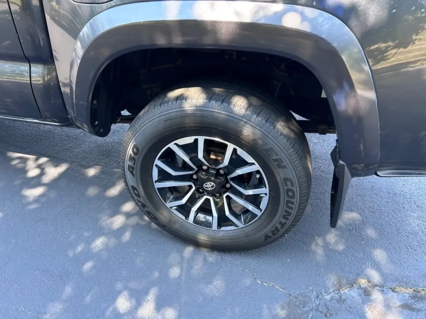 2020 /Black/Gun Metal Cloth Toyota Tacoma TRD Sport V6 (3TMCZ5AN4LM) with an 3.5L Atkinson-Cycle V6 engine, located at 970 Woodlawn Dr., Farmington, MO, 63640, (573) 431-7800, 37.825642, -90.468674 - **Unleash Adventure with the 2020 Toyota Tacoma V6 Your Ideal Companion for Weekend Getaways!**<br /> <br /> Are you ready to elevate your weekend adventures or tackle your daily commutes with confidence? Look no further than this rugged and reliable 2020 Toyota Tacoma V6, available now at Pettus C - Photo#5