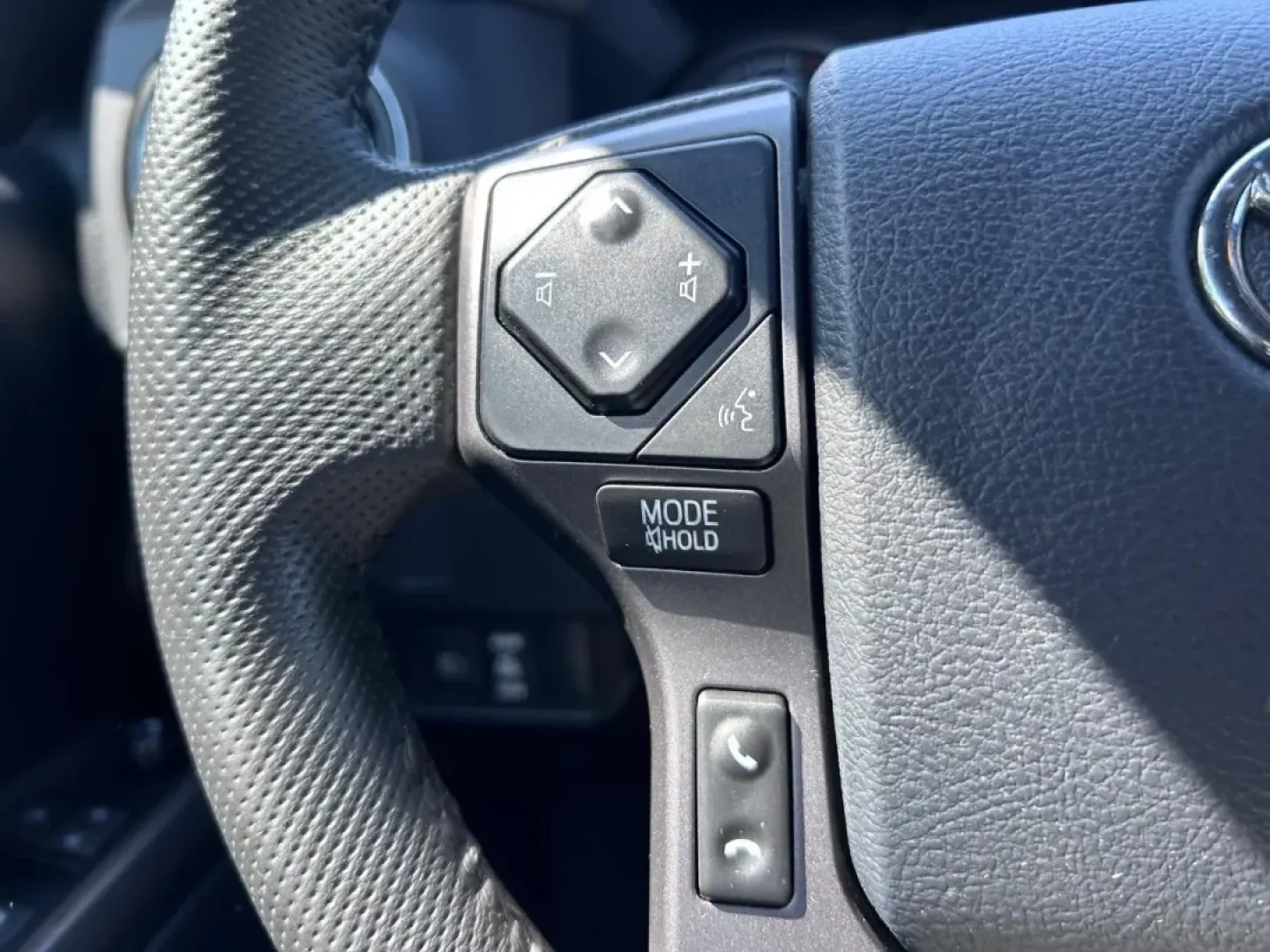 2020 /Black/Gun Metal Cloth Toyota Tacoma TRD Sport V6 (3TMCZ5AN4LM) with an 3.5L Atkinson-Cycle V6 engine, located at 970 Woodlawn Dr., Farmington, MO, 63640, (573) 431-7800, 37.825642, -90.468674 - **Unleash Adventure with the 2020 Toyota Tacoma V6 Your Ideal Companion for Weekend Getaways!**<br /> <br /> Are you ready to elevate your weekend adventures or tackle your daily commutes with confidence? Look no further than this rugged and reliable 2020 Toyota Tacoma V6, available now at Pettus C - Photo#11