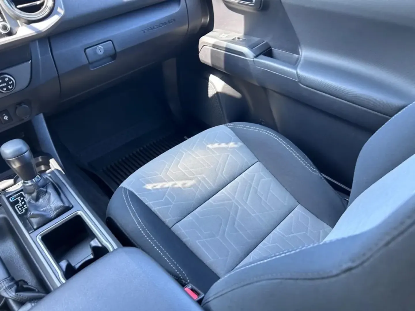 2020 /Black/Gun Metal Cloth Toyota Tacoma TRD Sport V6 (3TMCZ5AN4LM) with an 3.5L Atkinson-Cycle V6 engine, located at 970 Woodlawn Dr., Farmington, MO, 63640, (573) 431-7800, 37.825642, -90.468674 - **Unleash Adventure with the 2020 Toyota Tacoma V6 Your Ideal Companion for Weekend Getaways!**<br /> <br /> Are you ready to elevate your weekend adventures or tackle your daily commutes with confidence? Look no further than this rugged and reliable 2020 Toyota Tacoma V6, available now at Pettus C - Photo#16