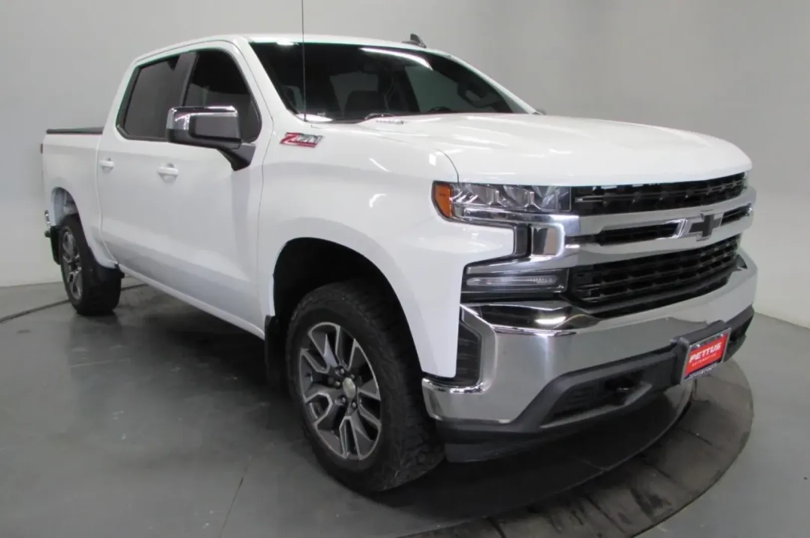 2020 /Gideon/Very Dark Atmosphere Cl Chevrolet Silverado 1500 LT (3GCUYDETXLG) with an Other engine, located at 12830 Highway 21, De Soto, MO, 63020, (636) 337-7777, 38.153099, -90.573624 - Looking for a versatile and rugged vehicle that can handle everything from family outings to weekend adventures? Look no further than this stunning 2020 Chevrolet Silverado 1500 LT Crew Cab! Perfectly blending power, efficiency, and comfort, this truck is an ideal choice for those seeking quality us - Photo#0