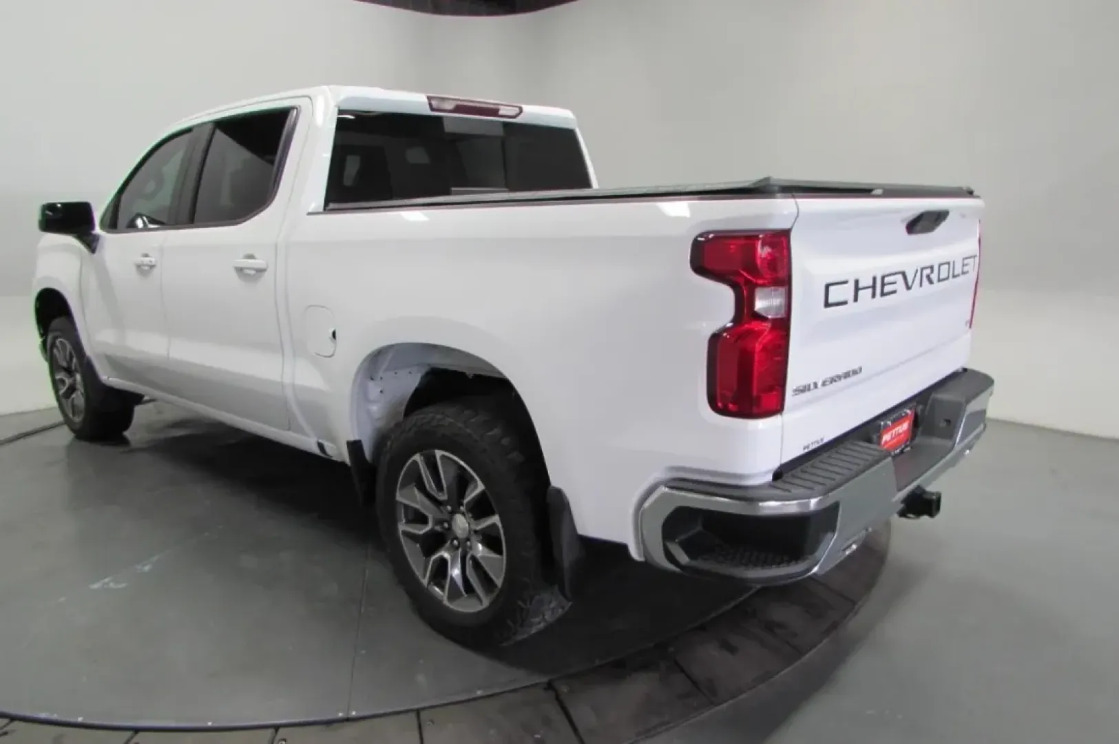 2020 /Gideon/Very Dark Atmosphere Cl Chevrolet Silverado 1500 LT (3GCUYDETXLG) with an Other engine, located at 12830 Highway 21, De Soto, MO, 63020, (636) 337-7777, 38.153099, -90.573624 - Looking for a versatile and rugged vehicle that can handle everything from family outings to weekend adventures? Look no further than this stunning 2020 Chevrolet Silverado 1500 LT Crew Cab! Perfectly blending power, efficiency, and comfort, this truck is an ideal choice for those seeking quality us - Photo#5