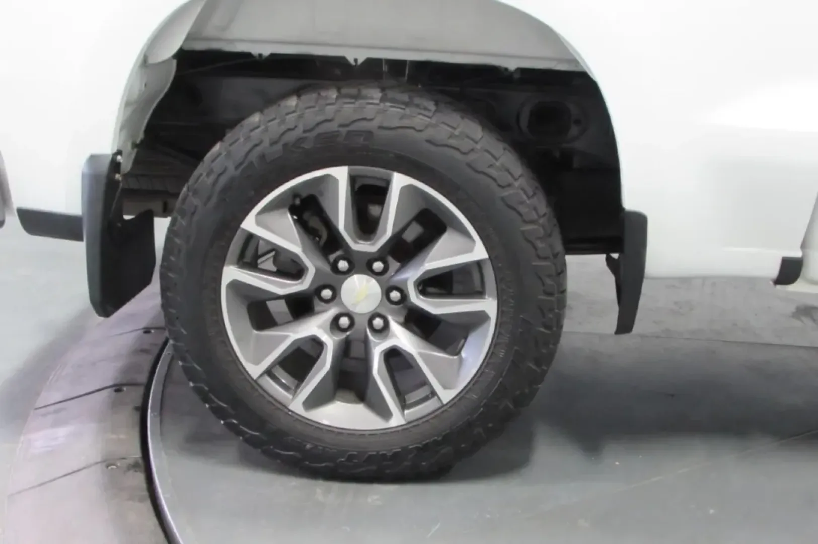 2020 /Gideon/Very Dark Atmosphere Cl Chevrolet Silverado 1500 LT (3GCUYDETXLG) with an Other engine, located at 12830 Highway 21, De Soto, MO, 63020, (636) 337-7777, 38.153099, -90.573624 - Looking for a versatile and rugged vehicle that can handle everything from family outings to weekend adventures? Look no further than this stunning 2020 Chevrolet Silverado 1500 LT Crew Cab! Perfectly blending power, efficiency, and comfort, this truck is an ideal choice for those seeking quality us - Photo#9
